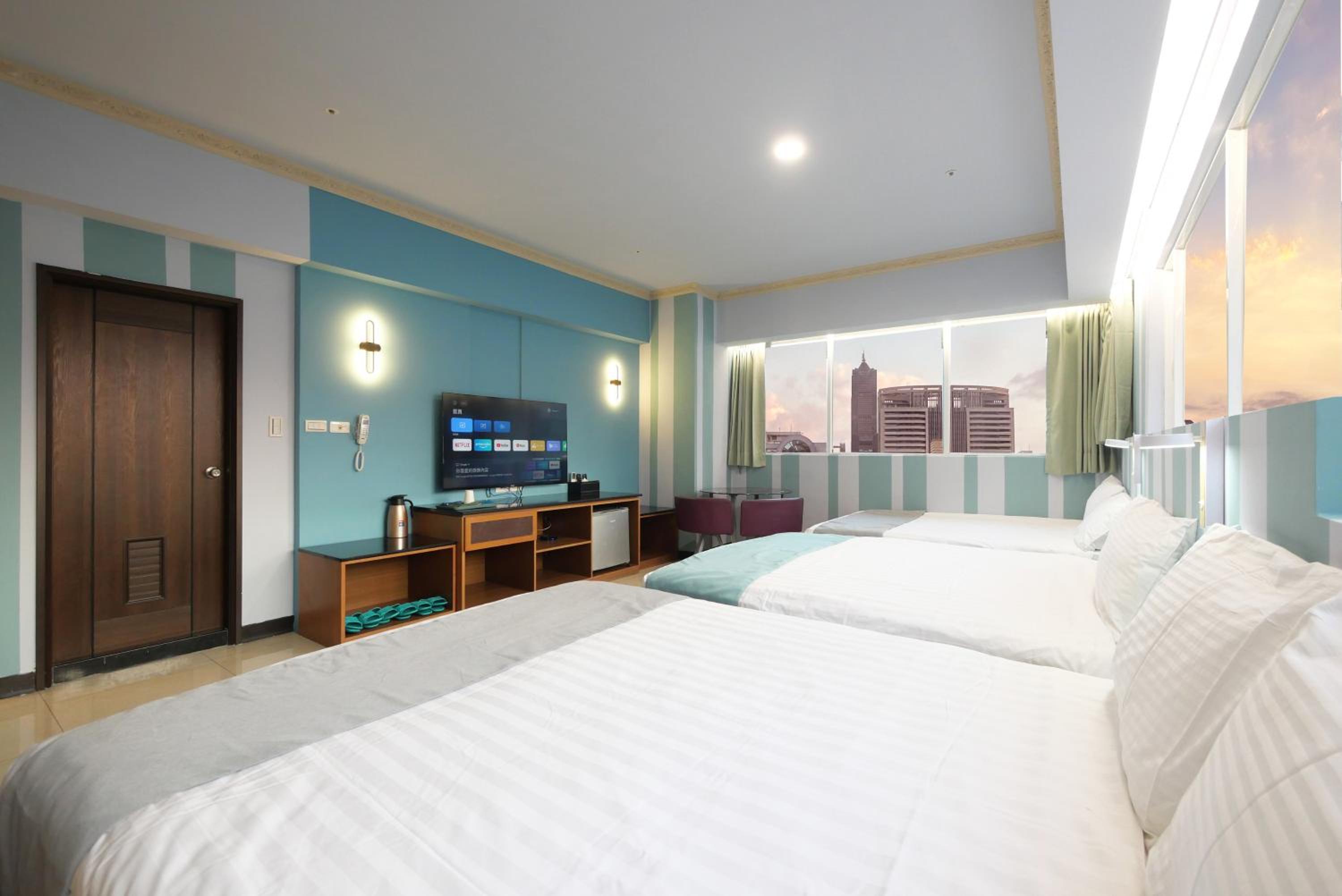 Deluxe Family Room