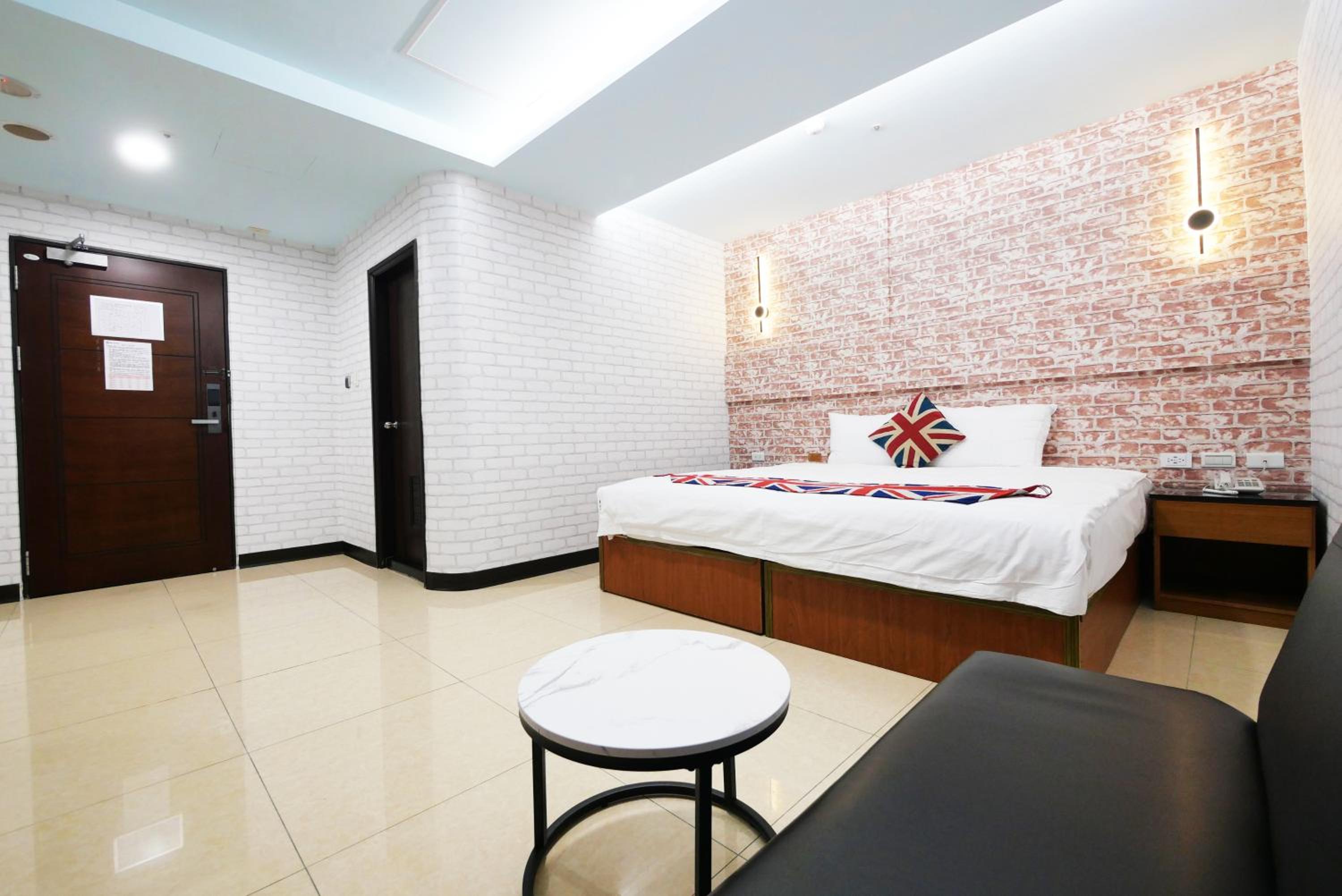Double Room - No Window
