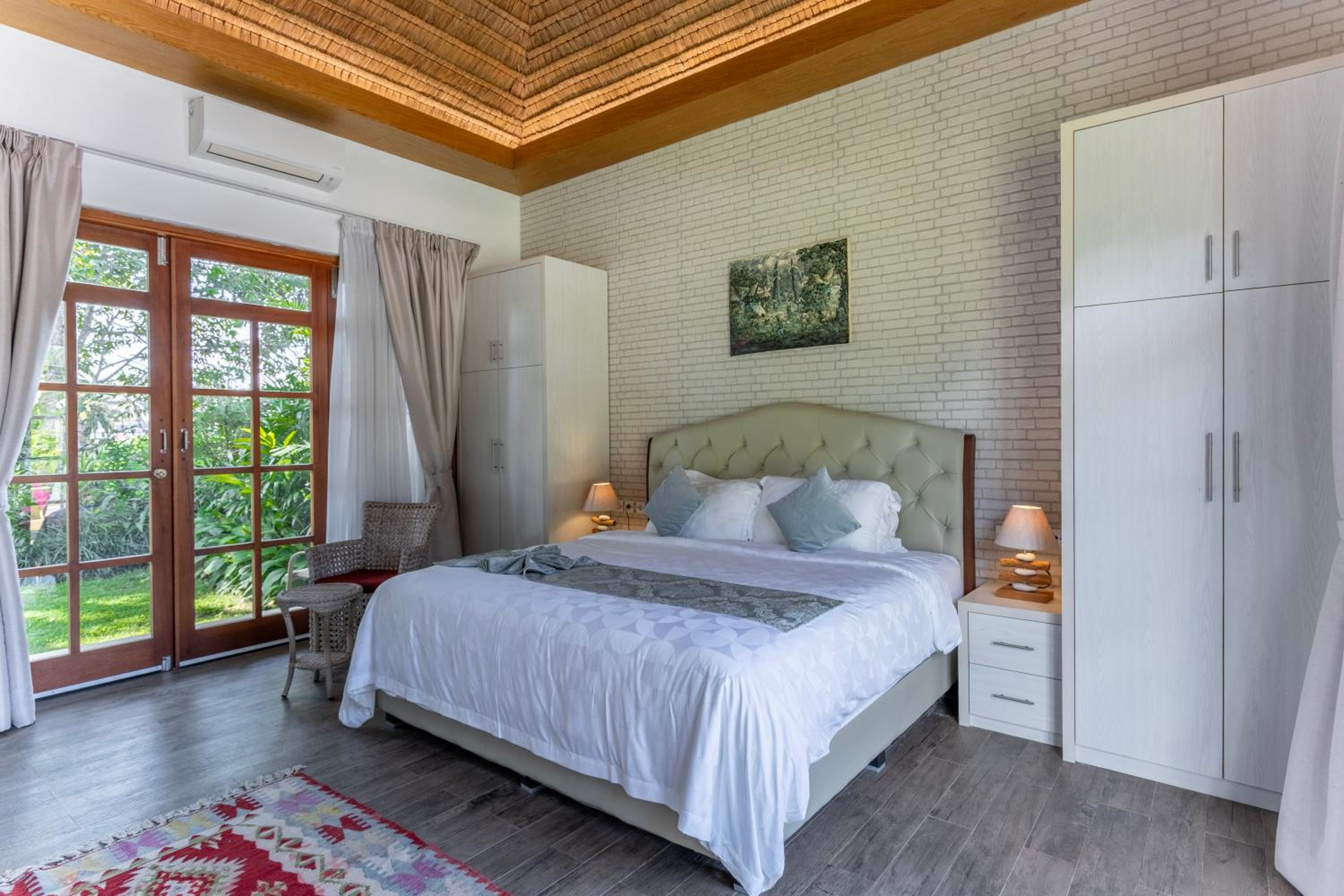 Villa photo 1