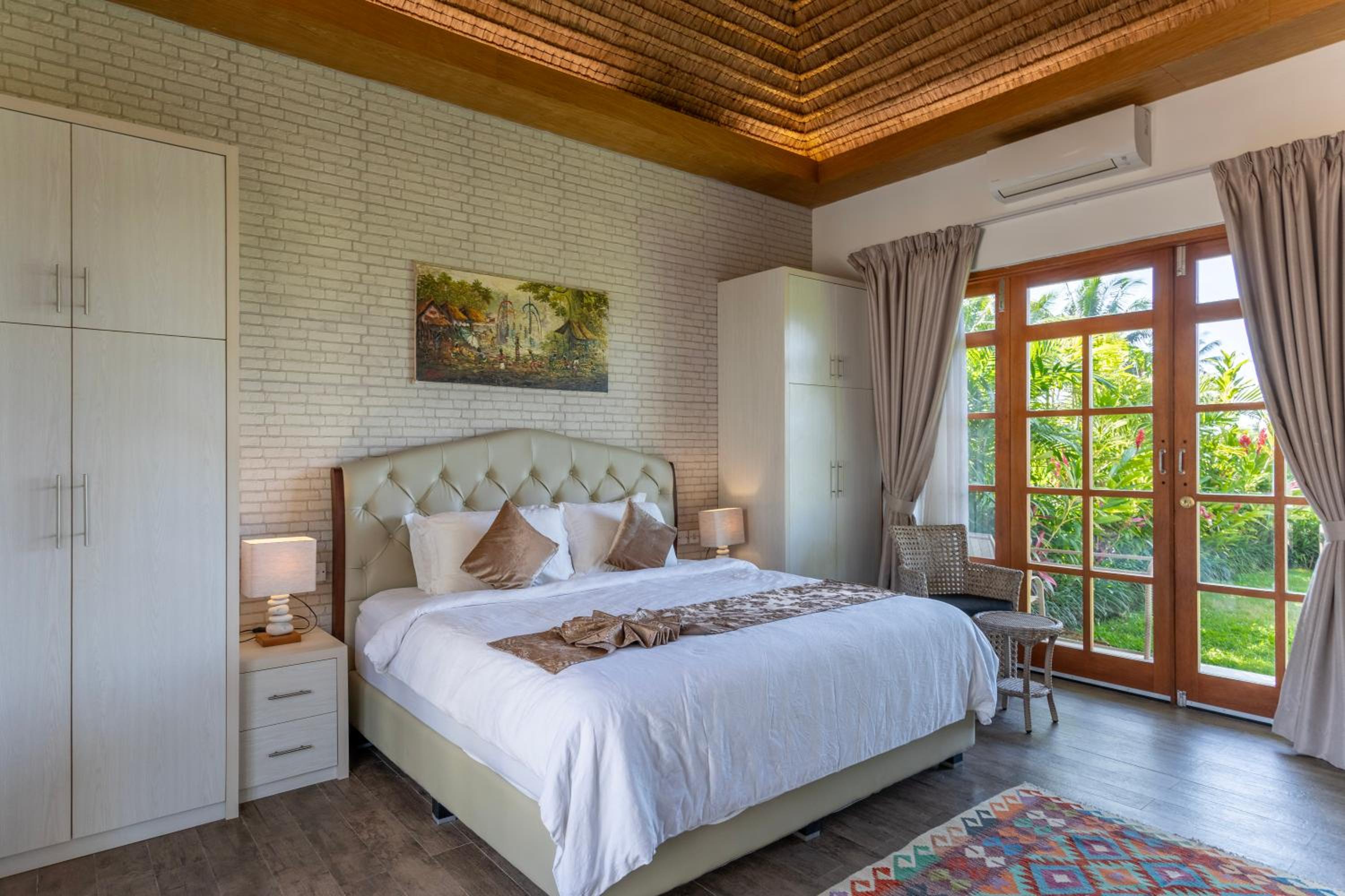 Villa photo 1