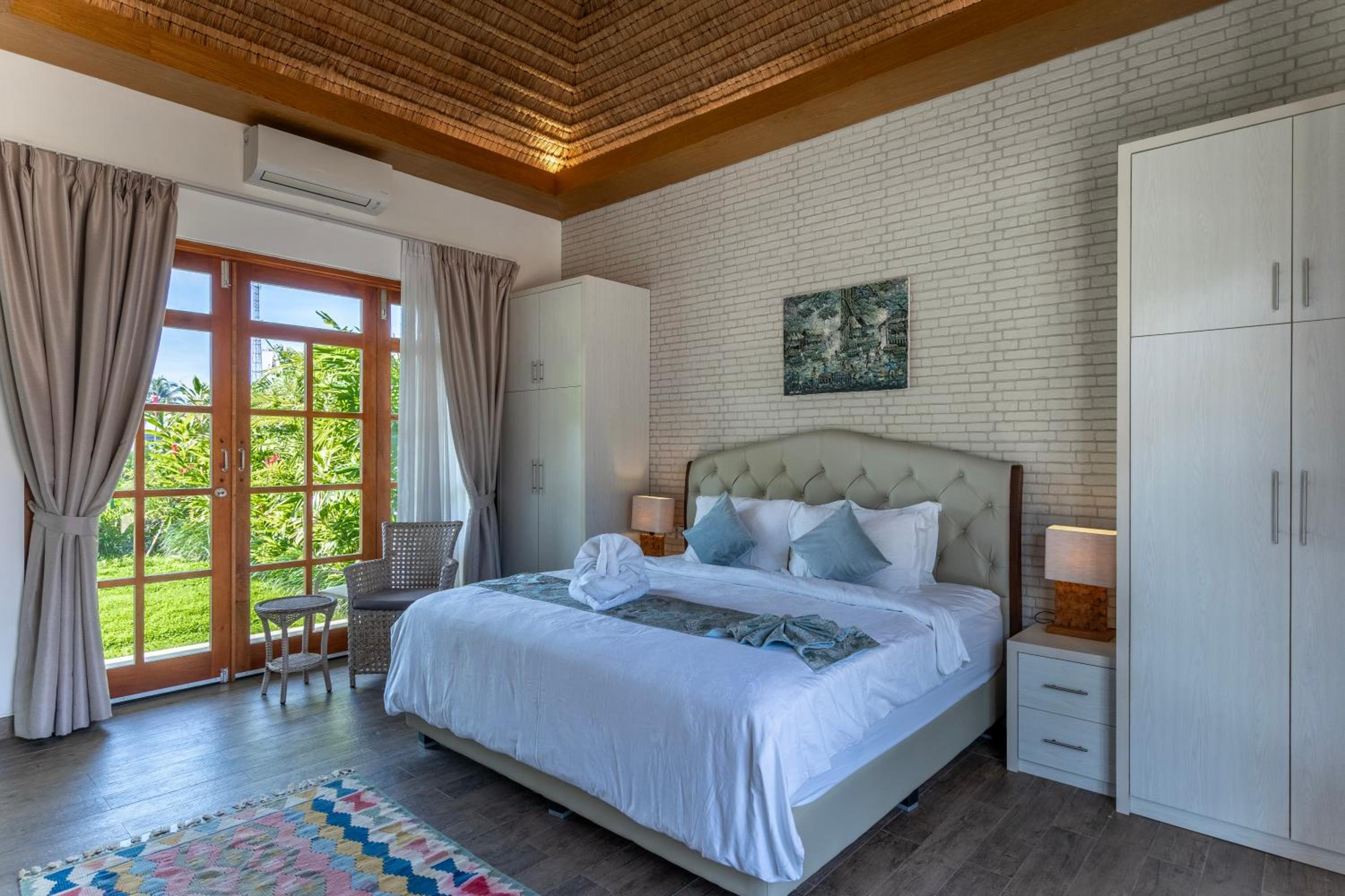 Villa photo 1