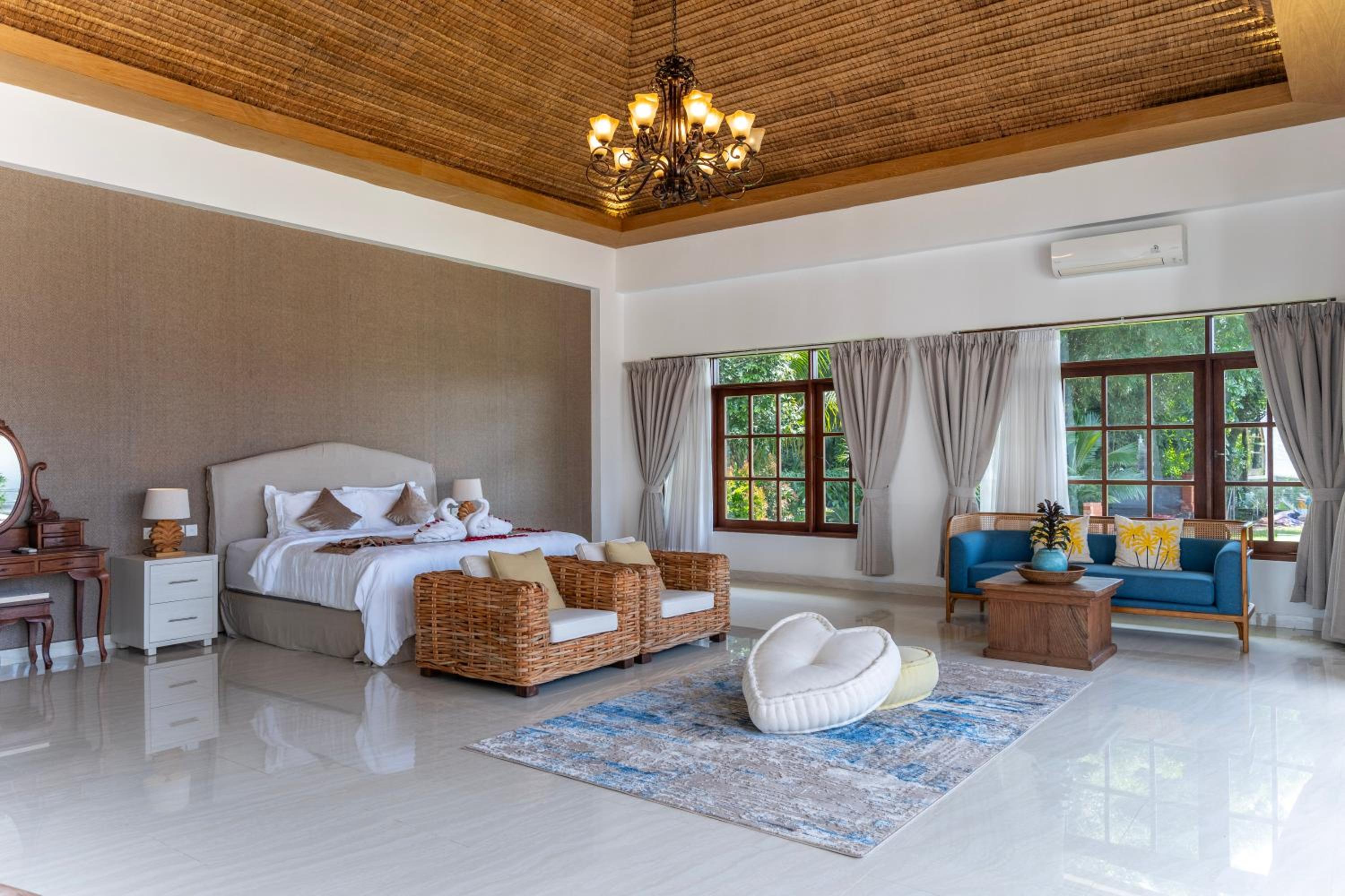 Villa photo 1