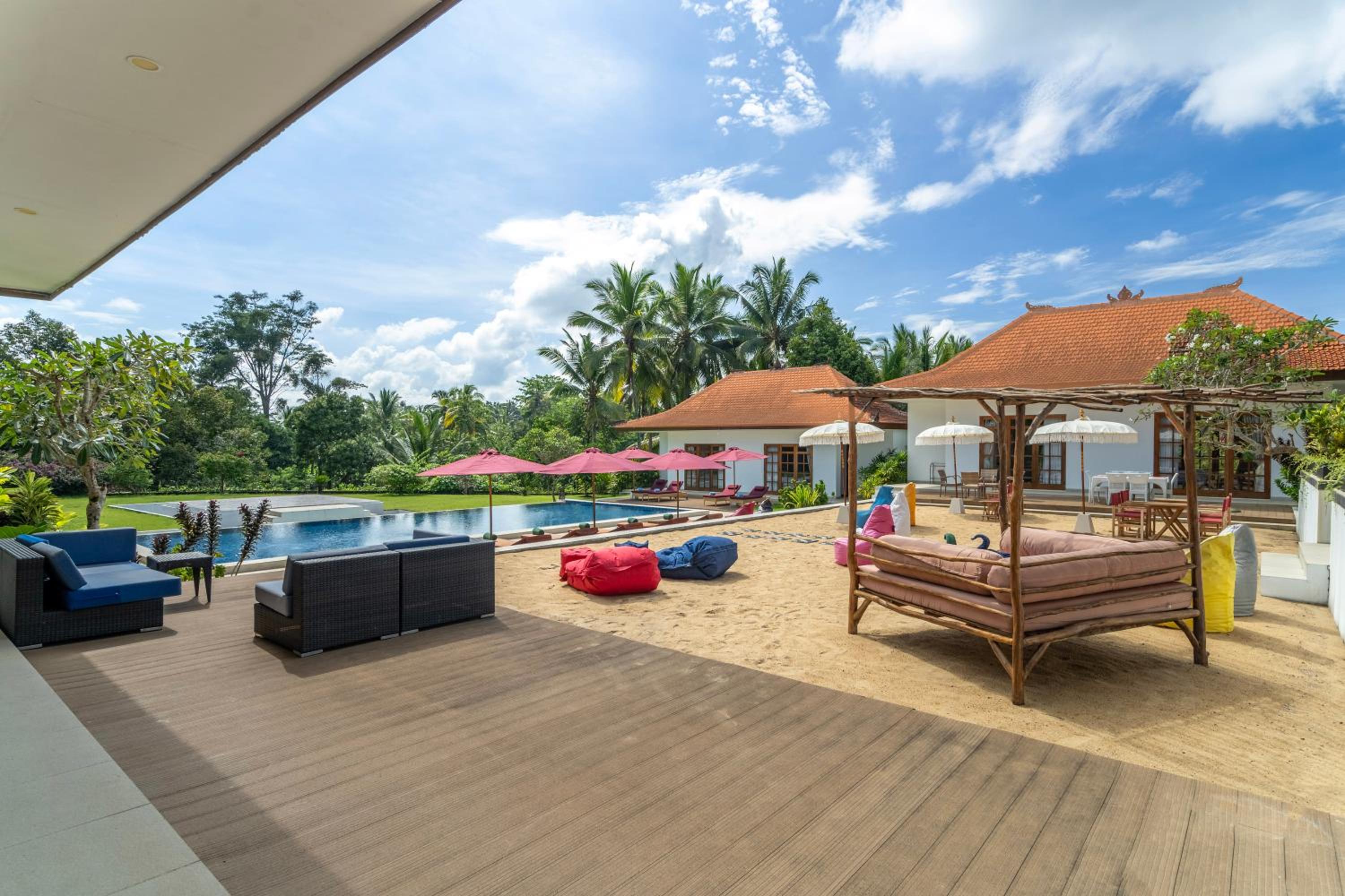 Villa photo 2