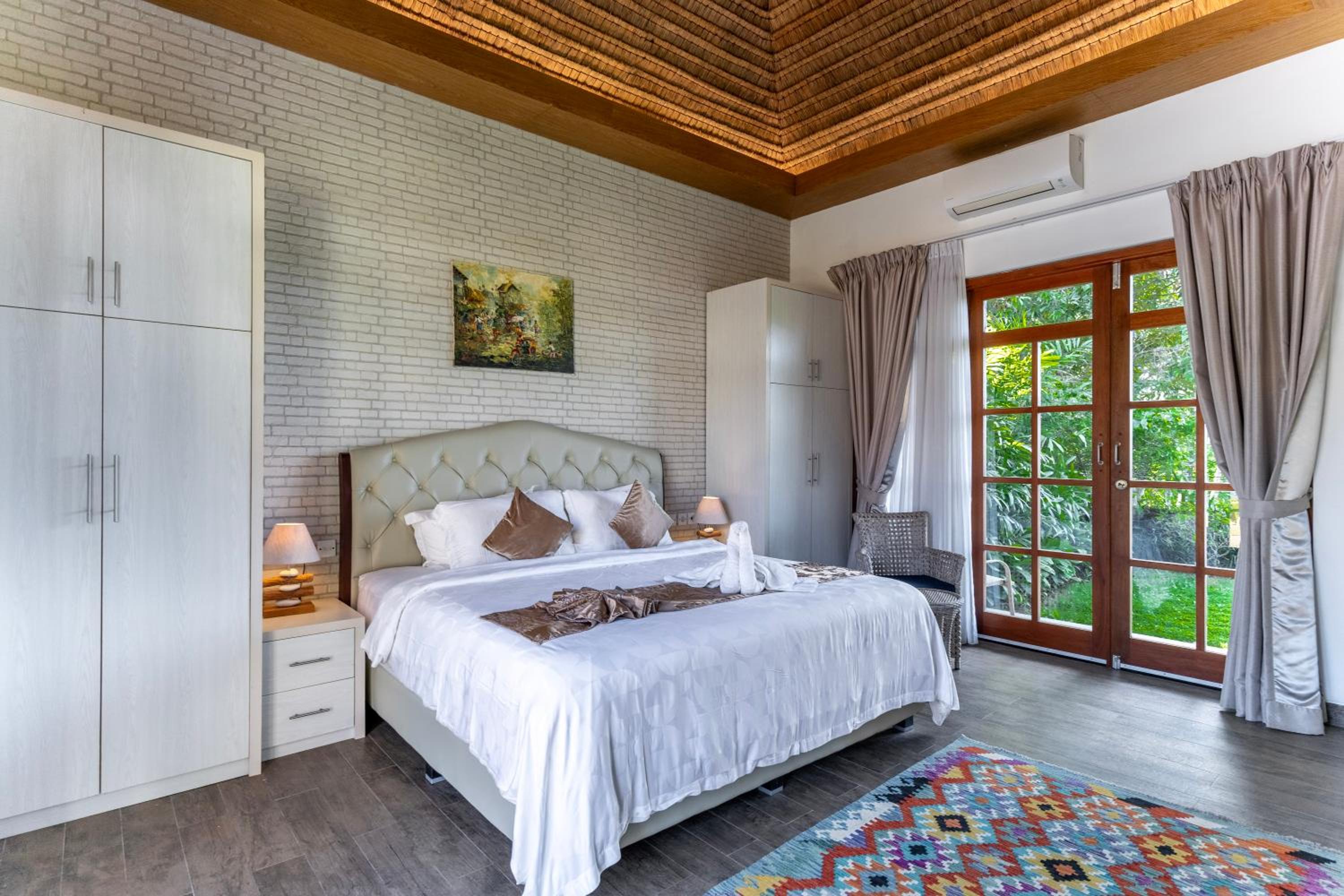 Villa photo 1