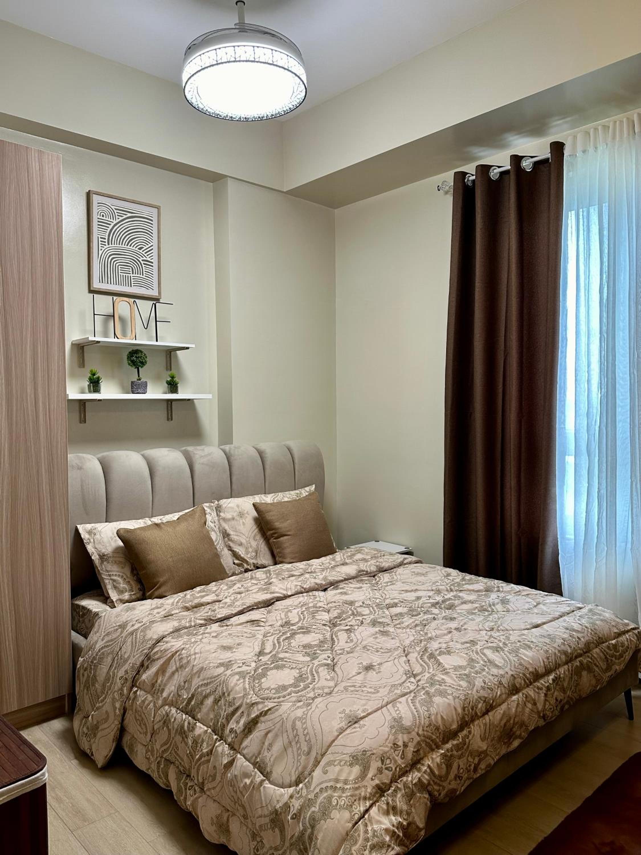 Studio Apartment with Queen Bed photo 2