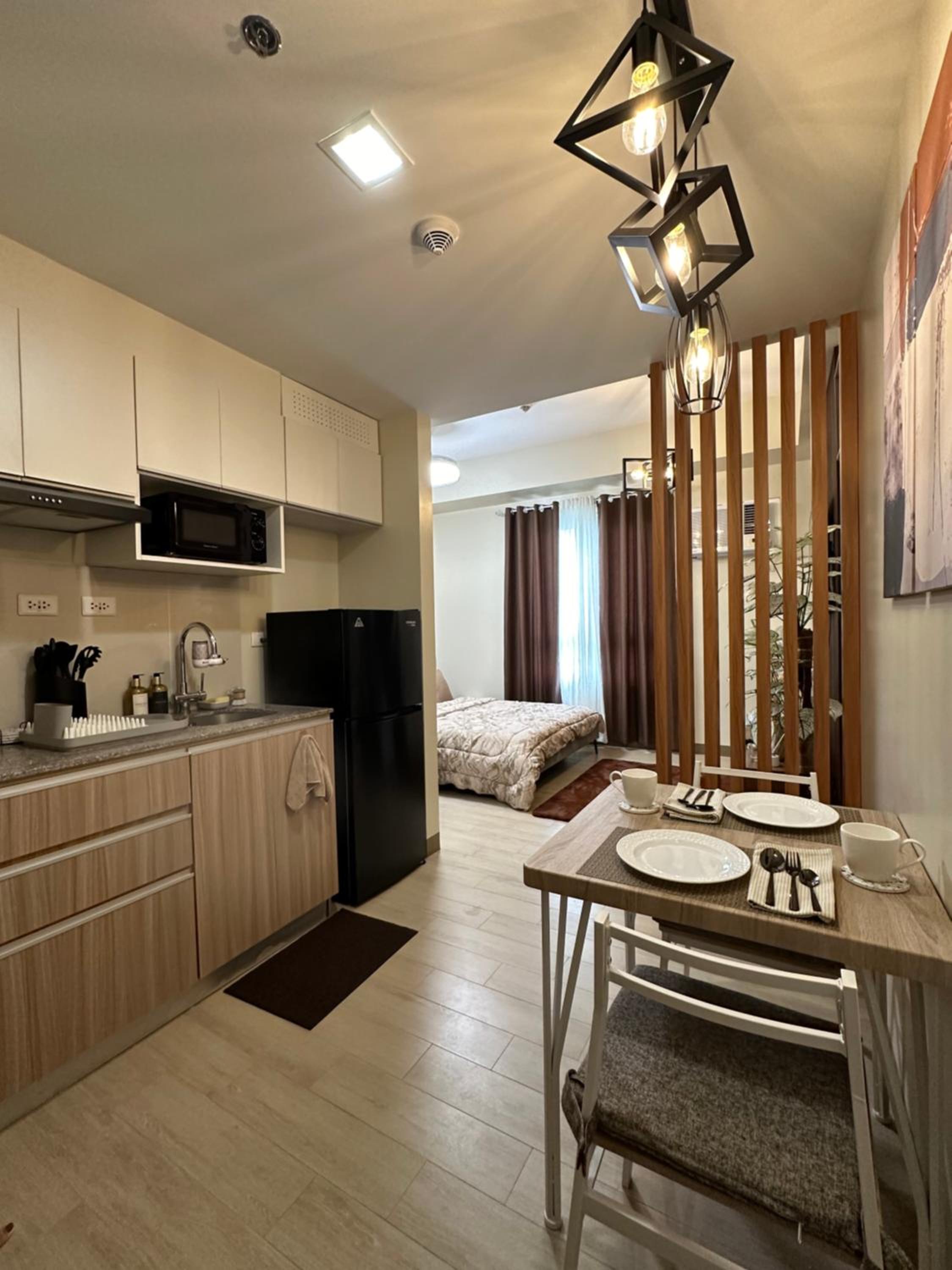 Studio Apartment with Queen Bed photo 3