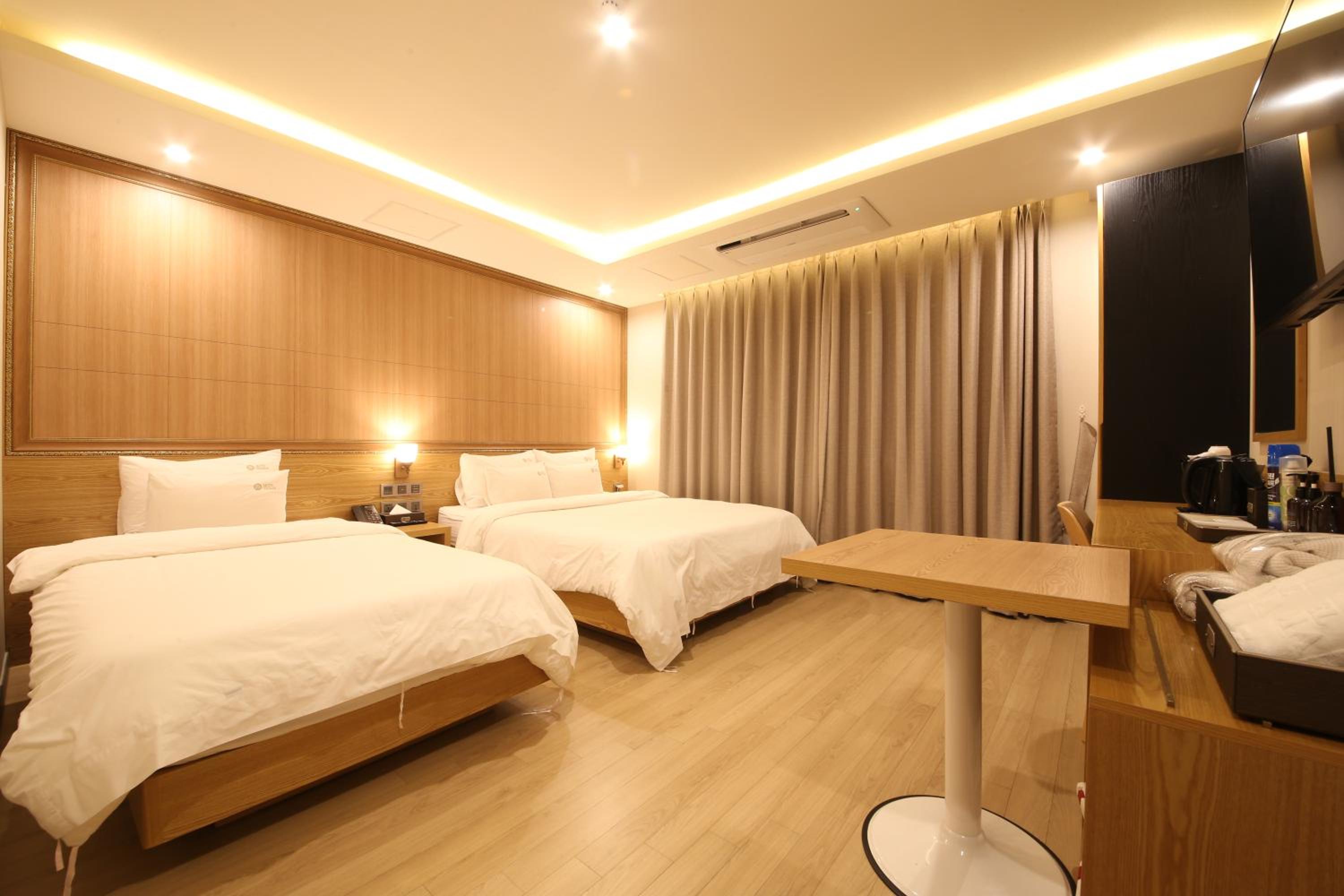 Deluxe Twin Room - Photo 6