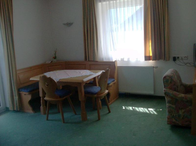 Standard One-Bedroom Apartment - Photo 3
