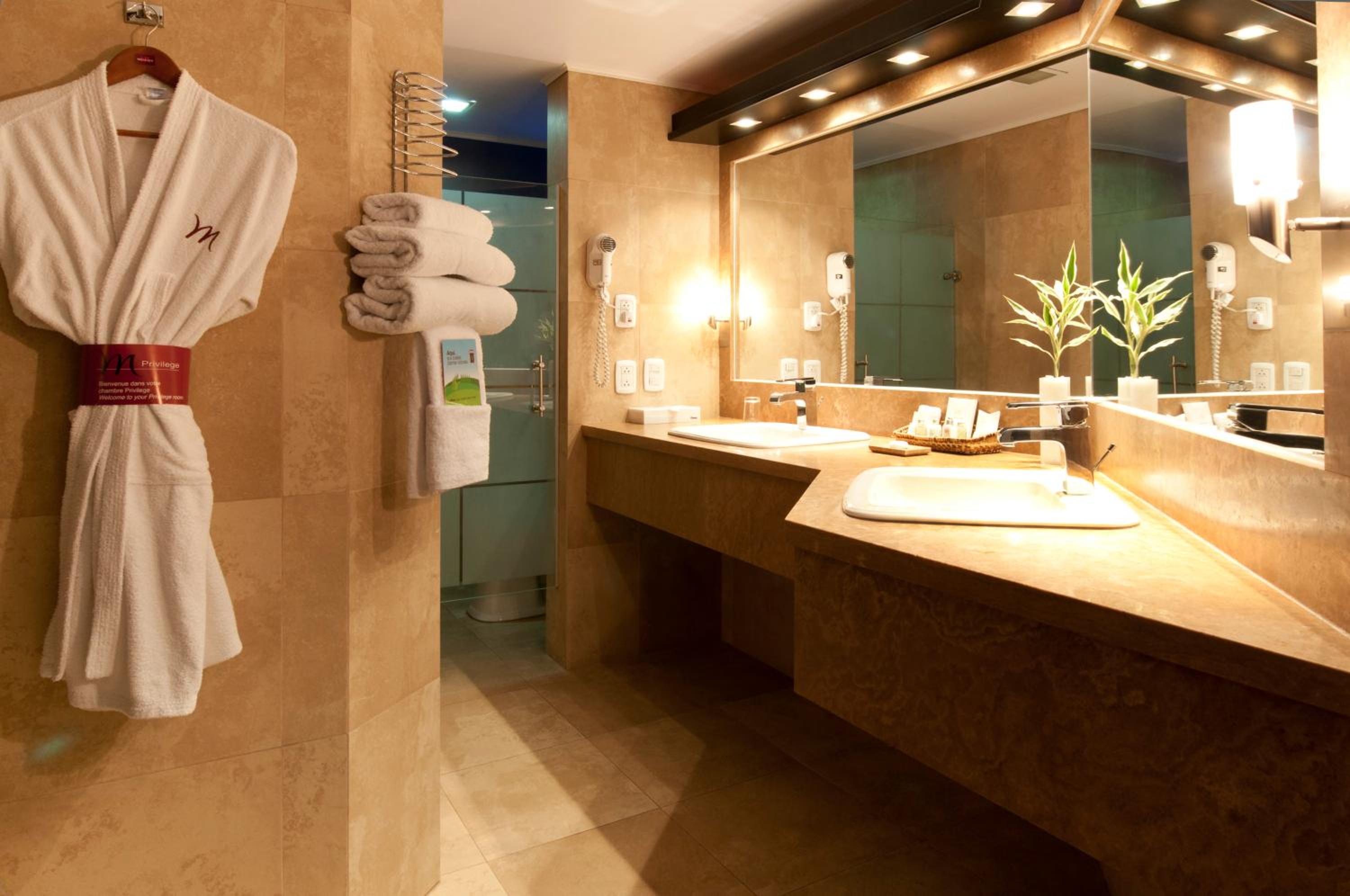 Superior King Suite - Photo 7