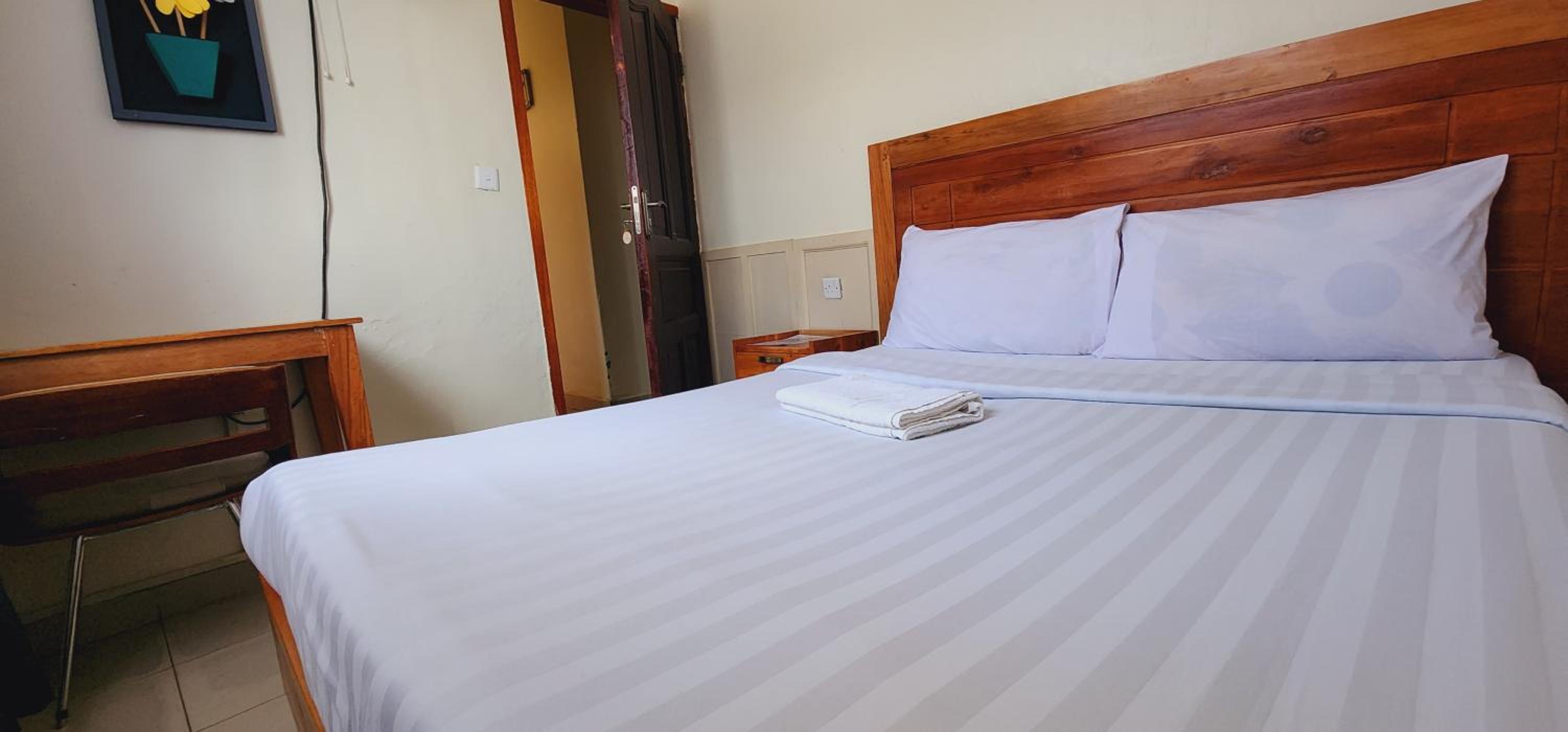 Double Room with Shared Bathroom photo 1