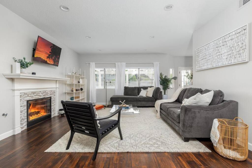 Three-Bedroom House photo 1
