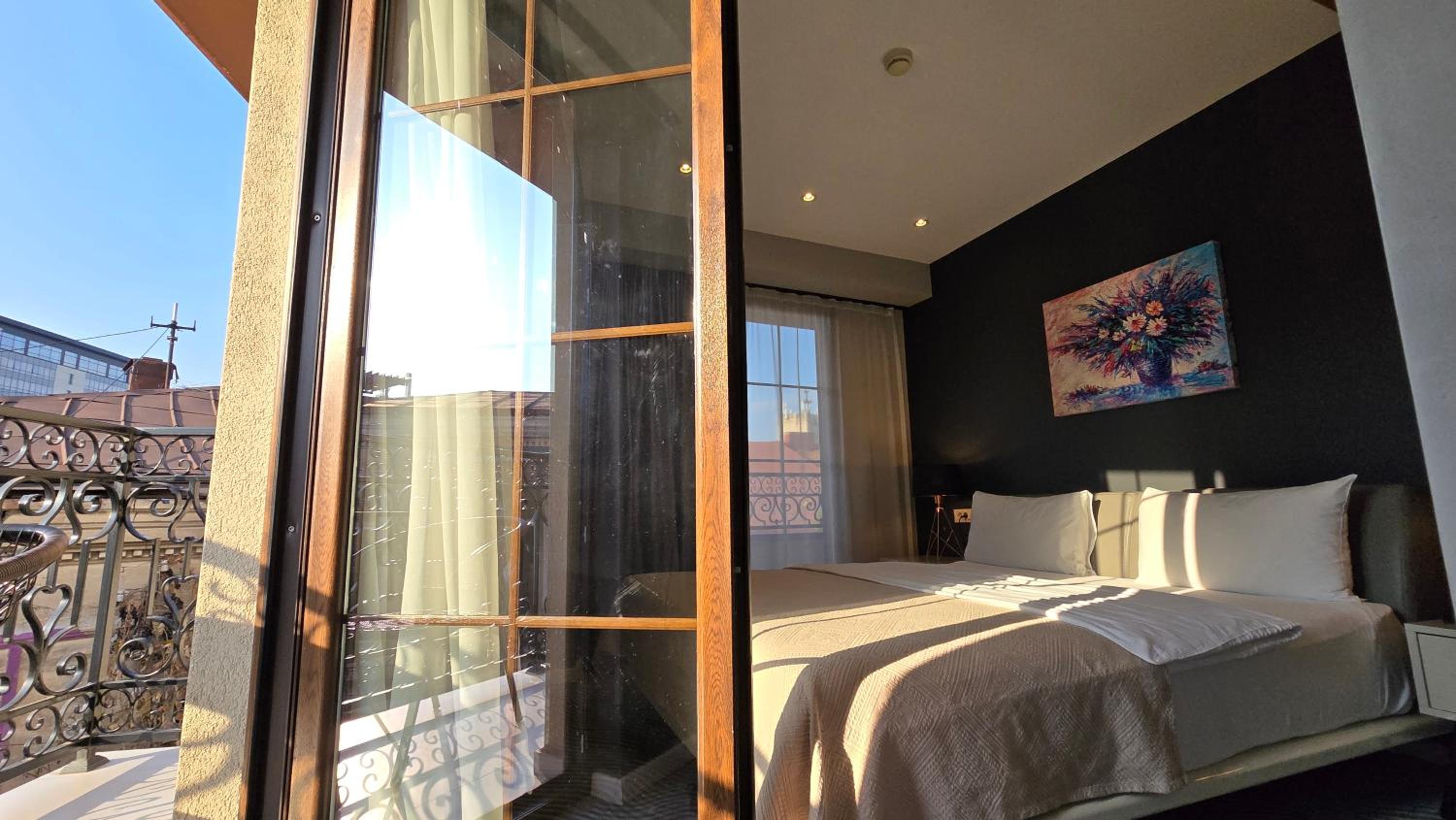 Superior King Room - Photo 3
