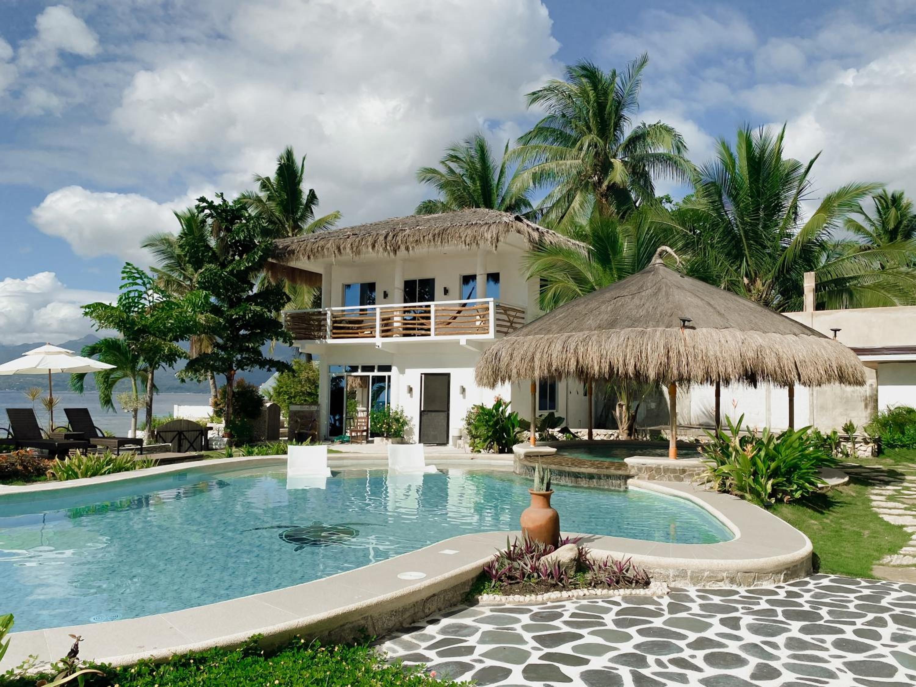 Villa - Beach Front - Photo 1