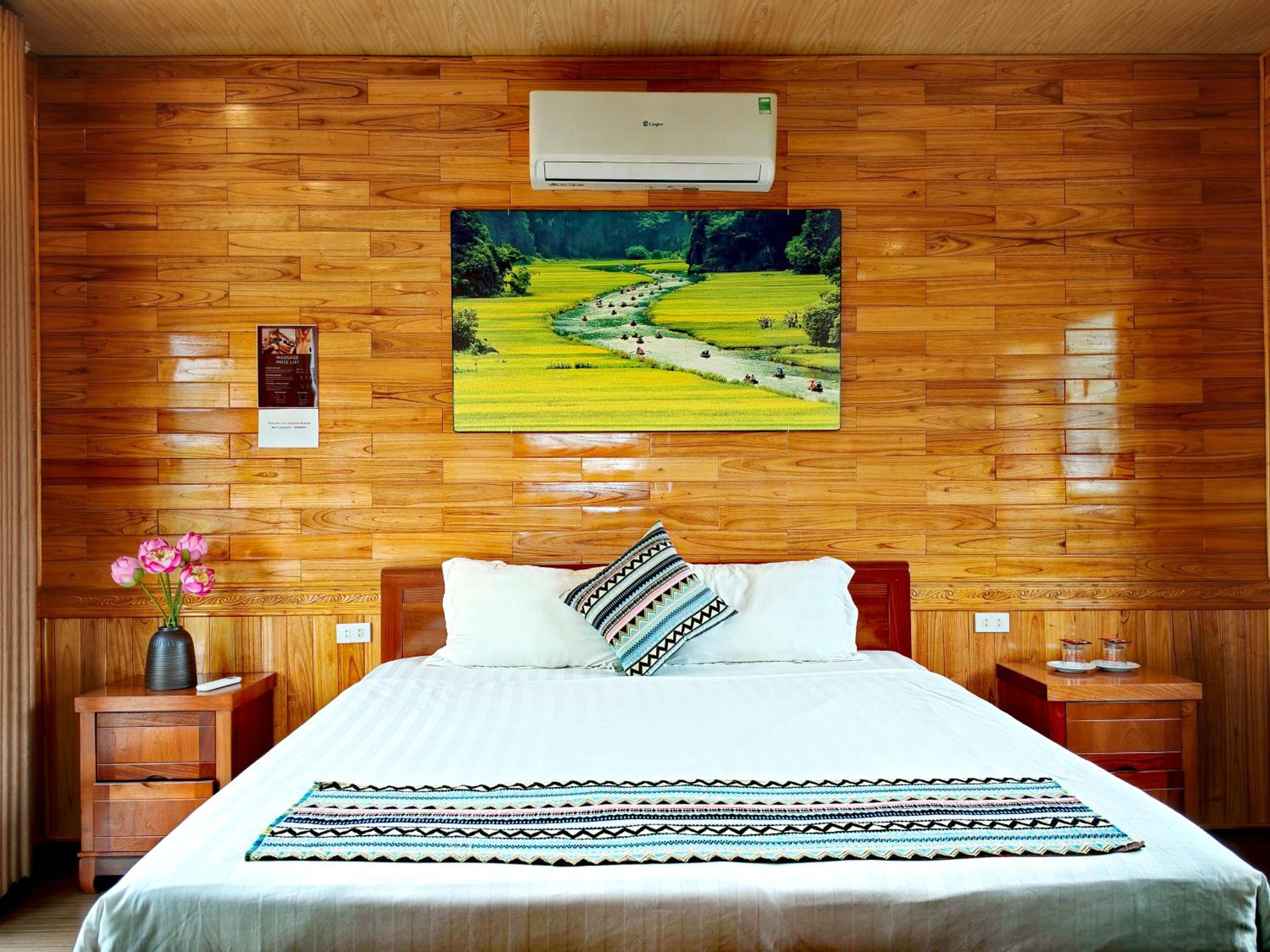 Queen Suite With Spa Bath