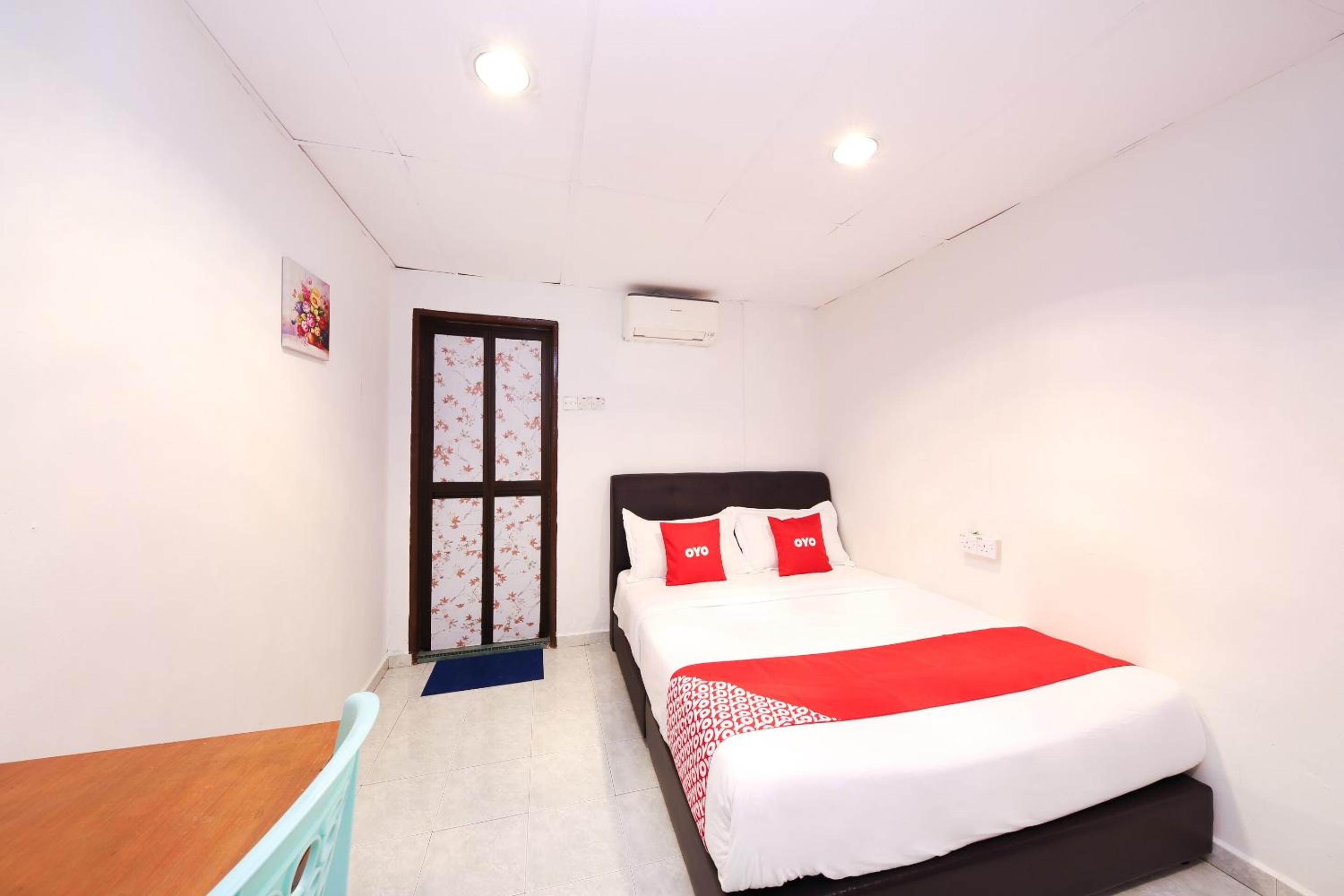 Deluxe Queen Room