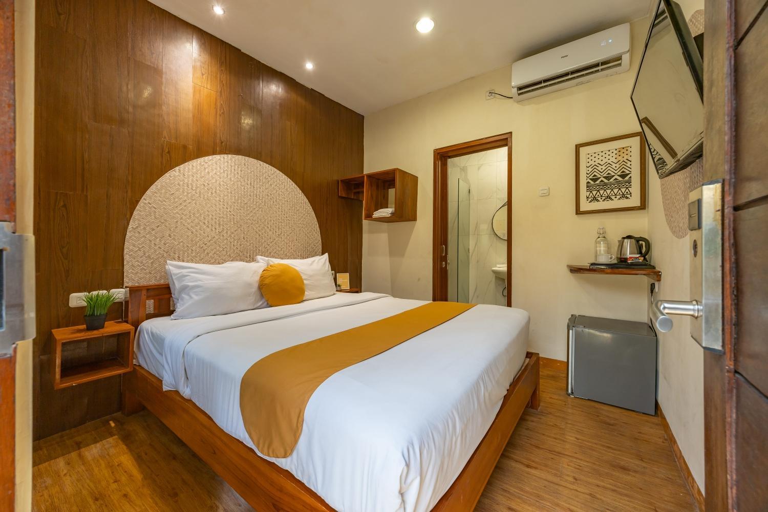 Queen Room with Pool View