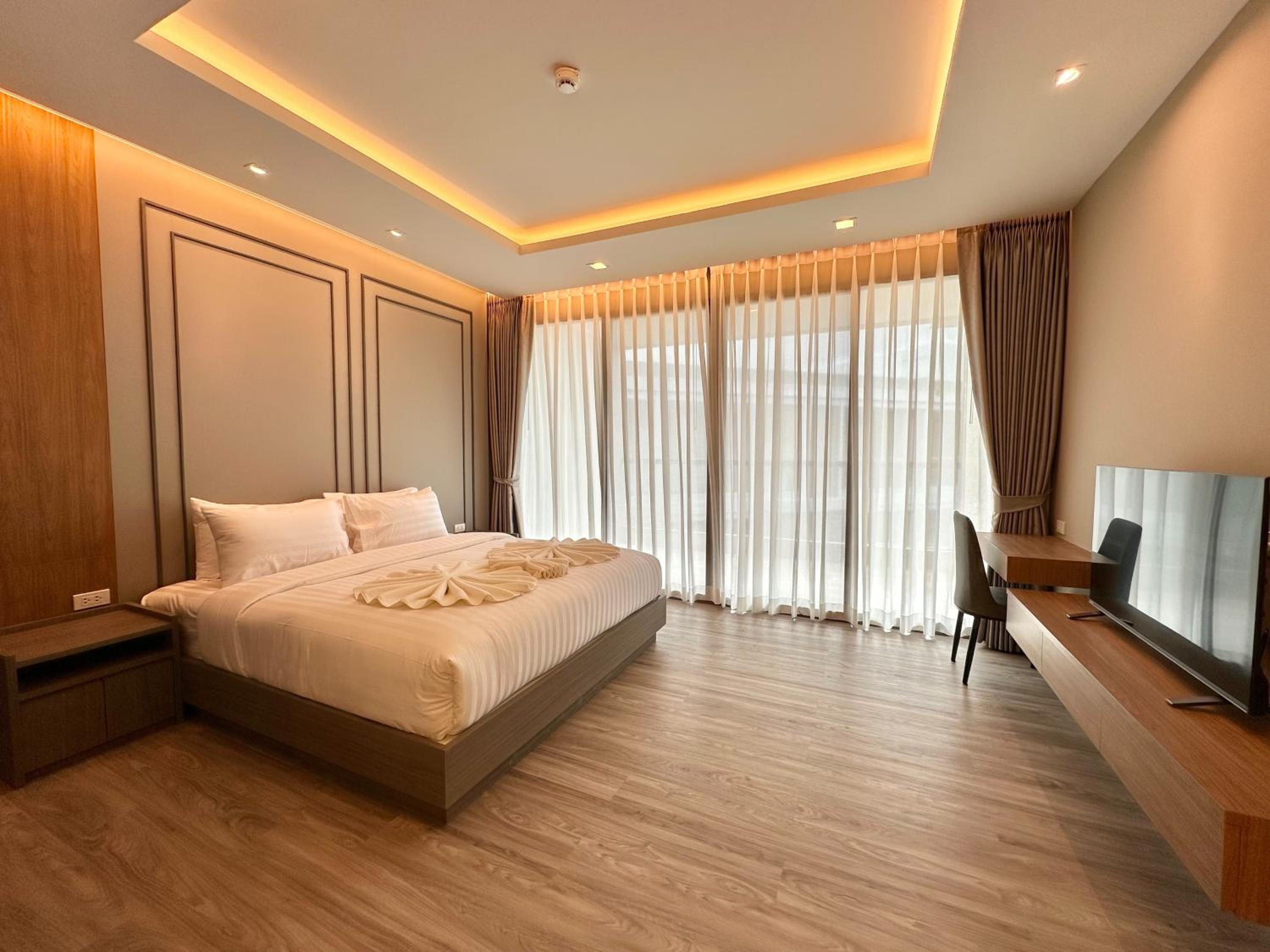 One-Bedroom Suite - Photo 7