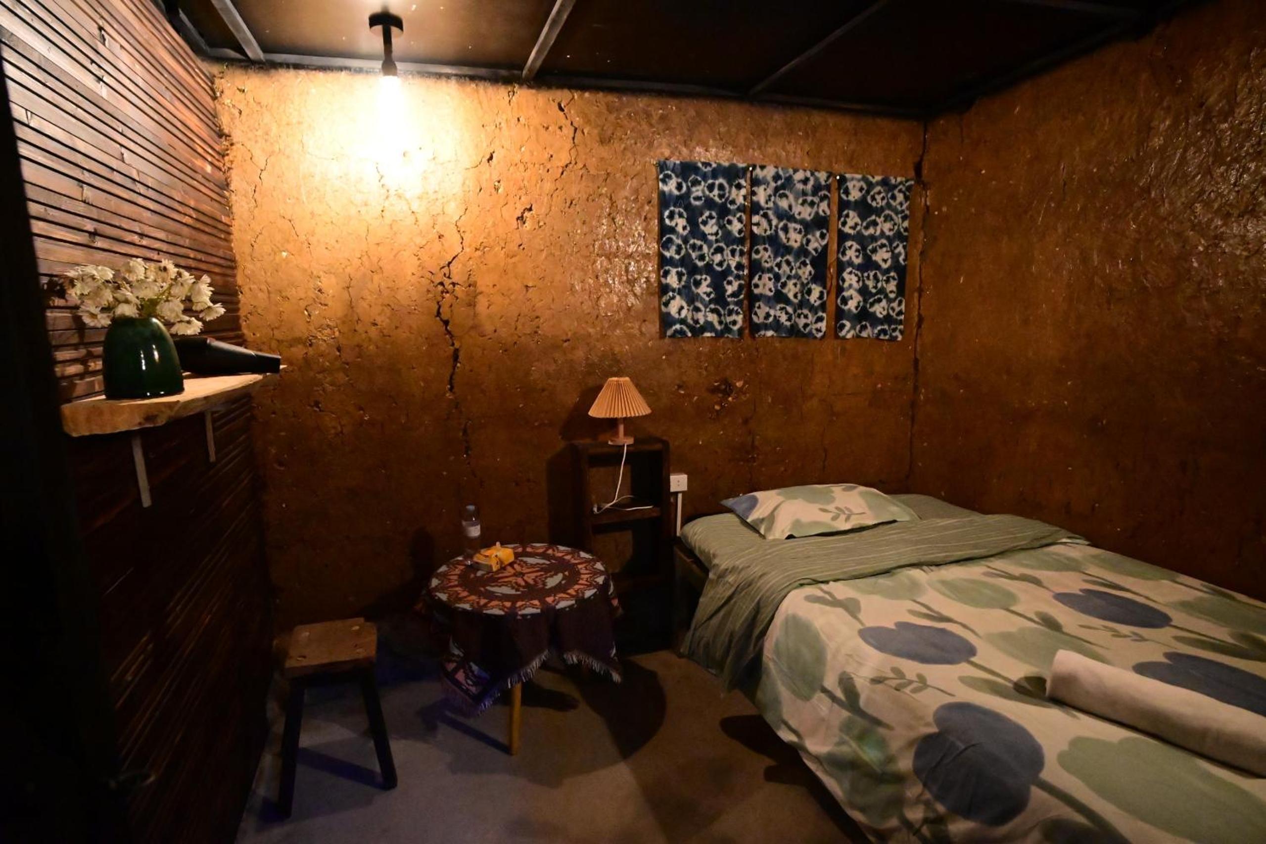 Single Room with Shared Toilet
