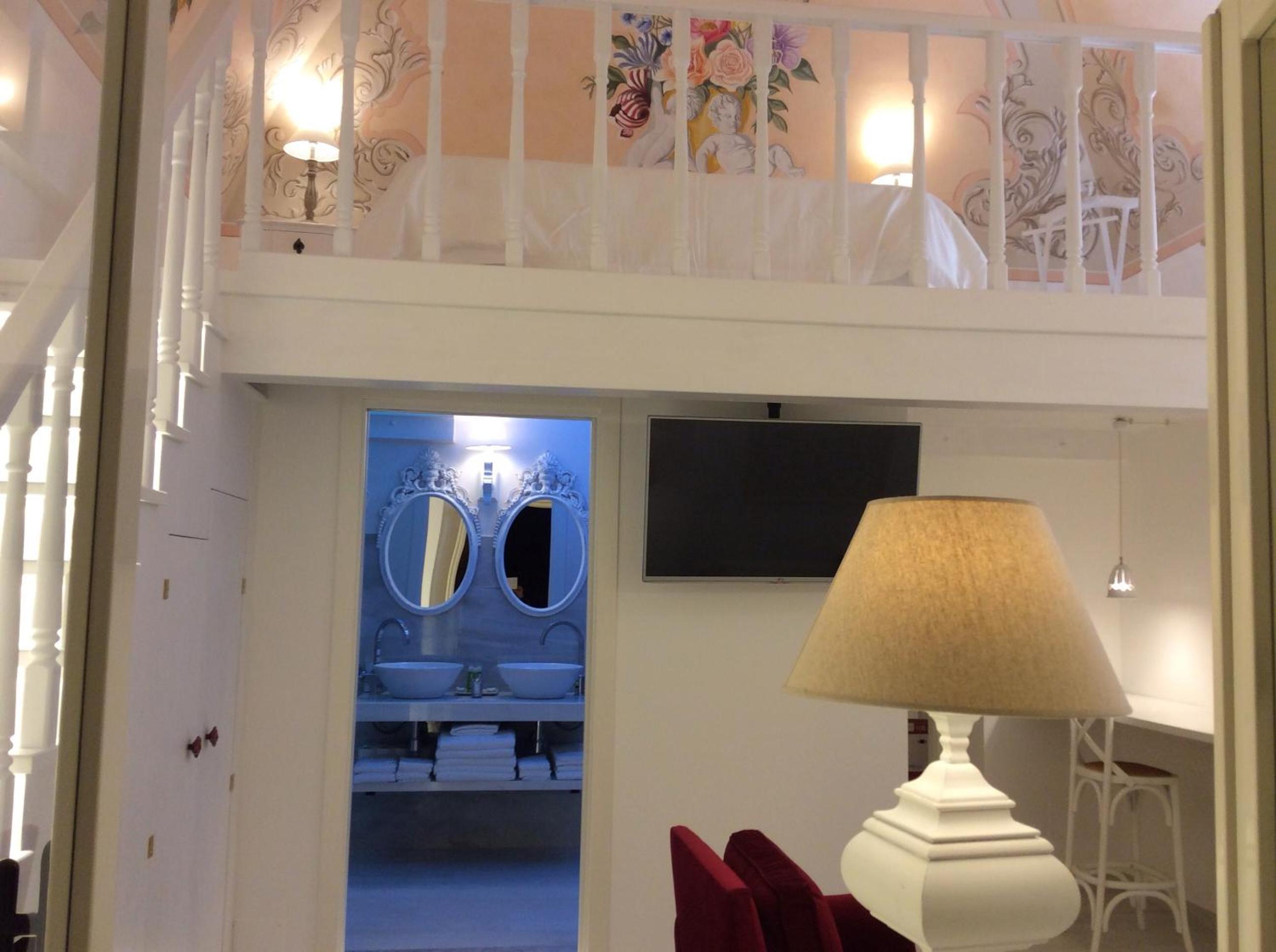 Junior Suite with Balcony - Split Level - Photo 23