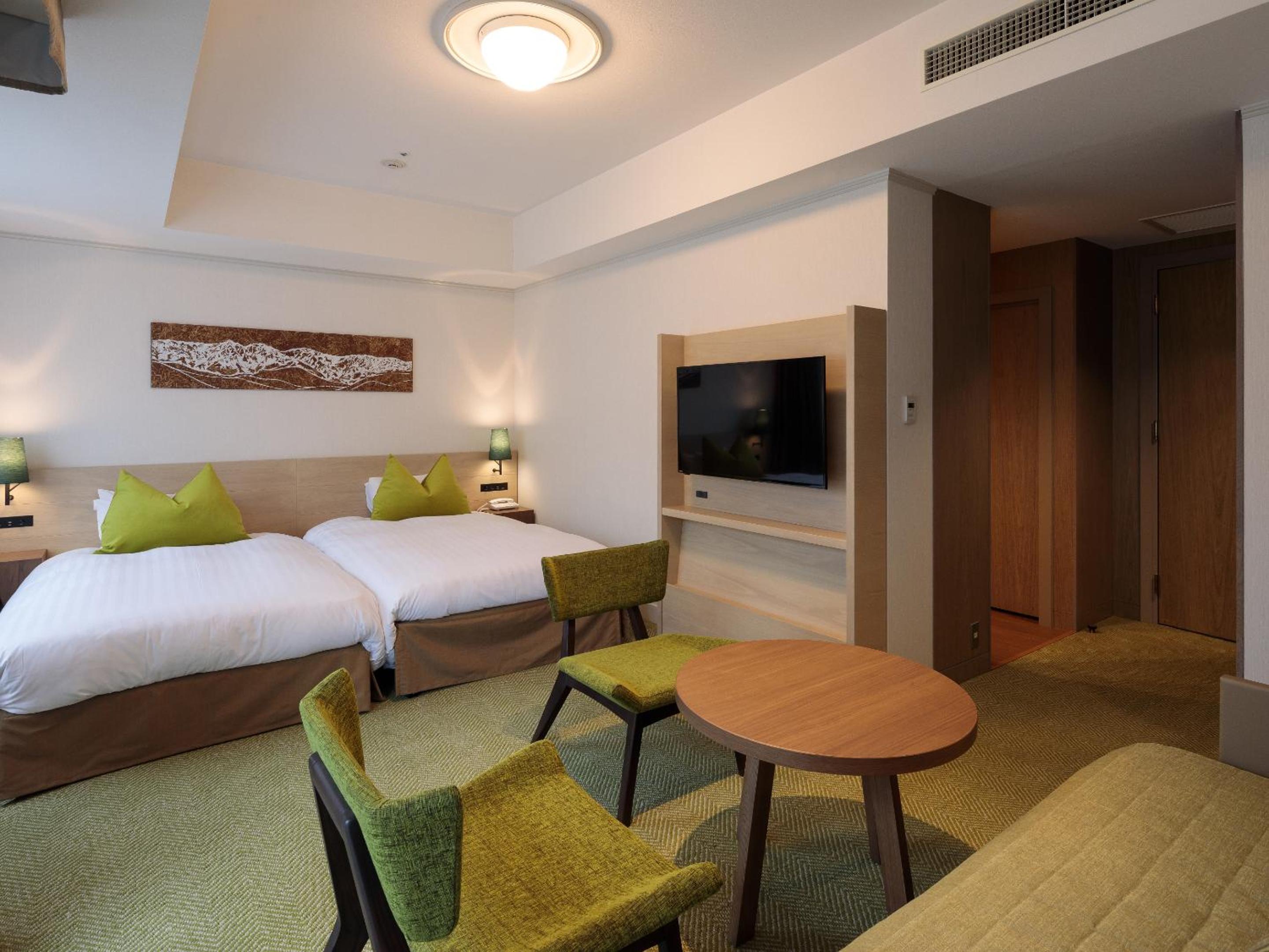 Standard Alps Twin Room with Balcony - Photo 4
