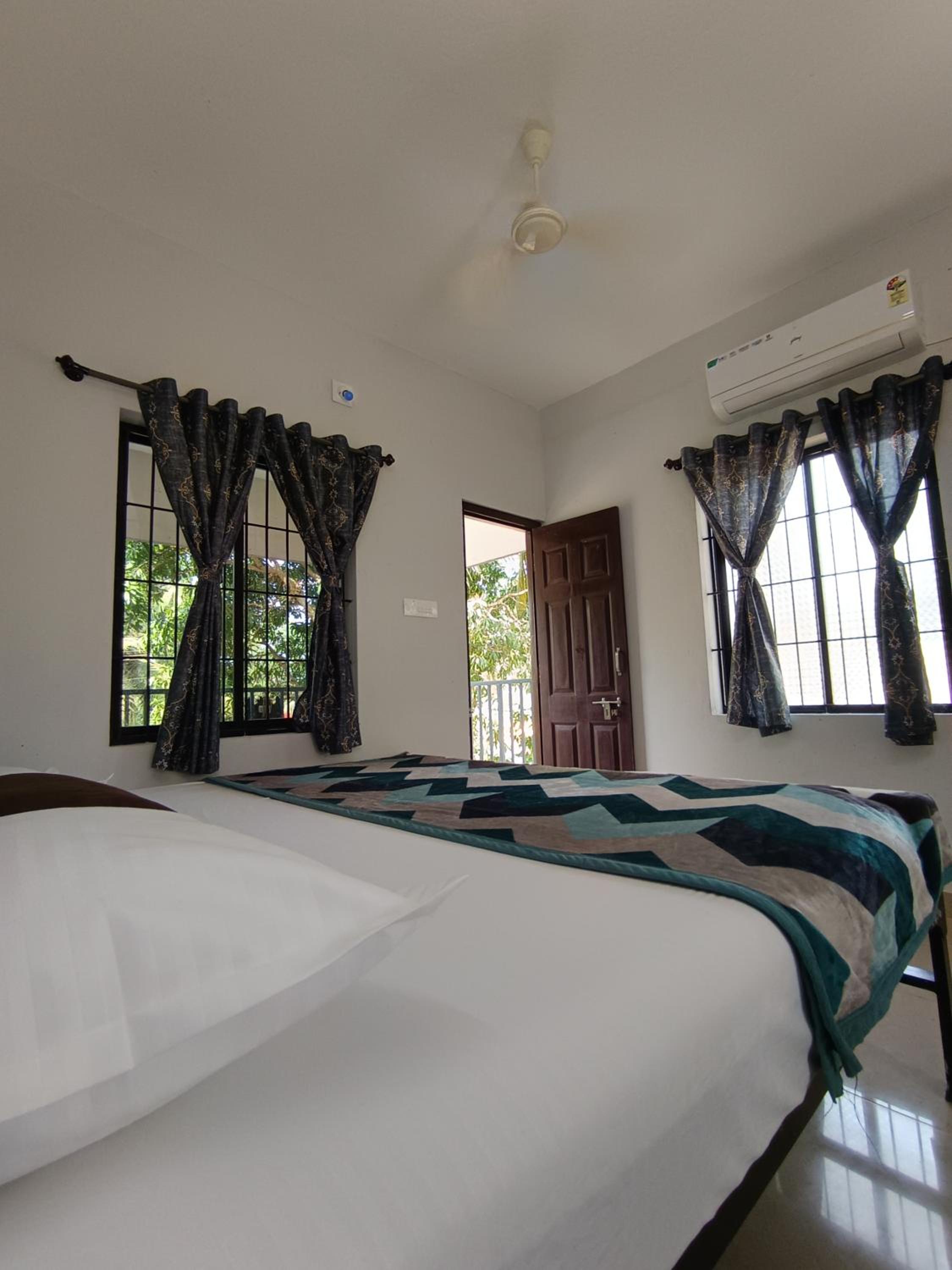 Deluxe Double Room with Balcony photo 2