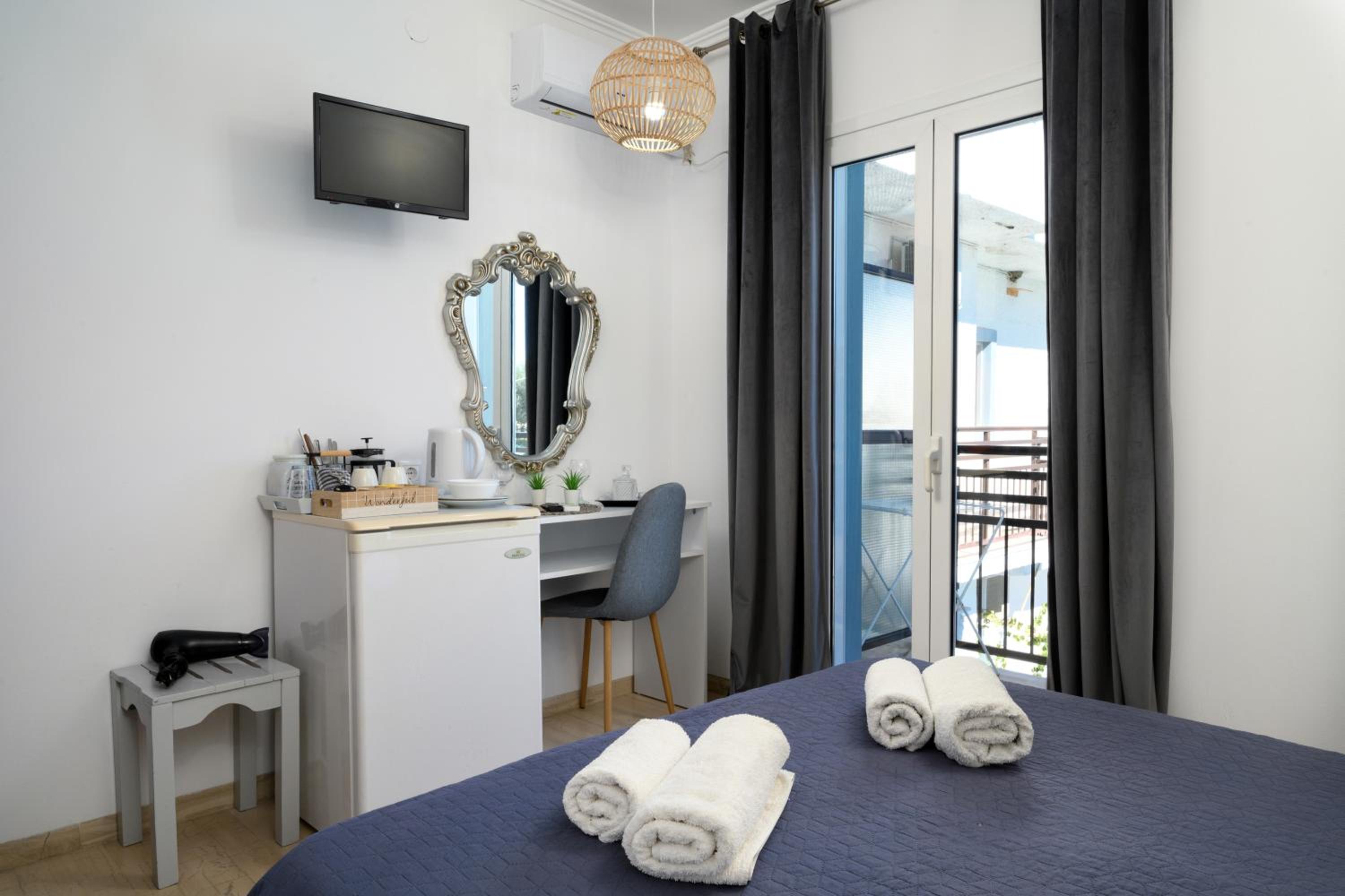 Double Room with Pool View photo 2