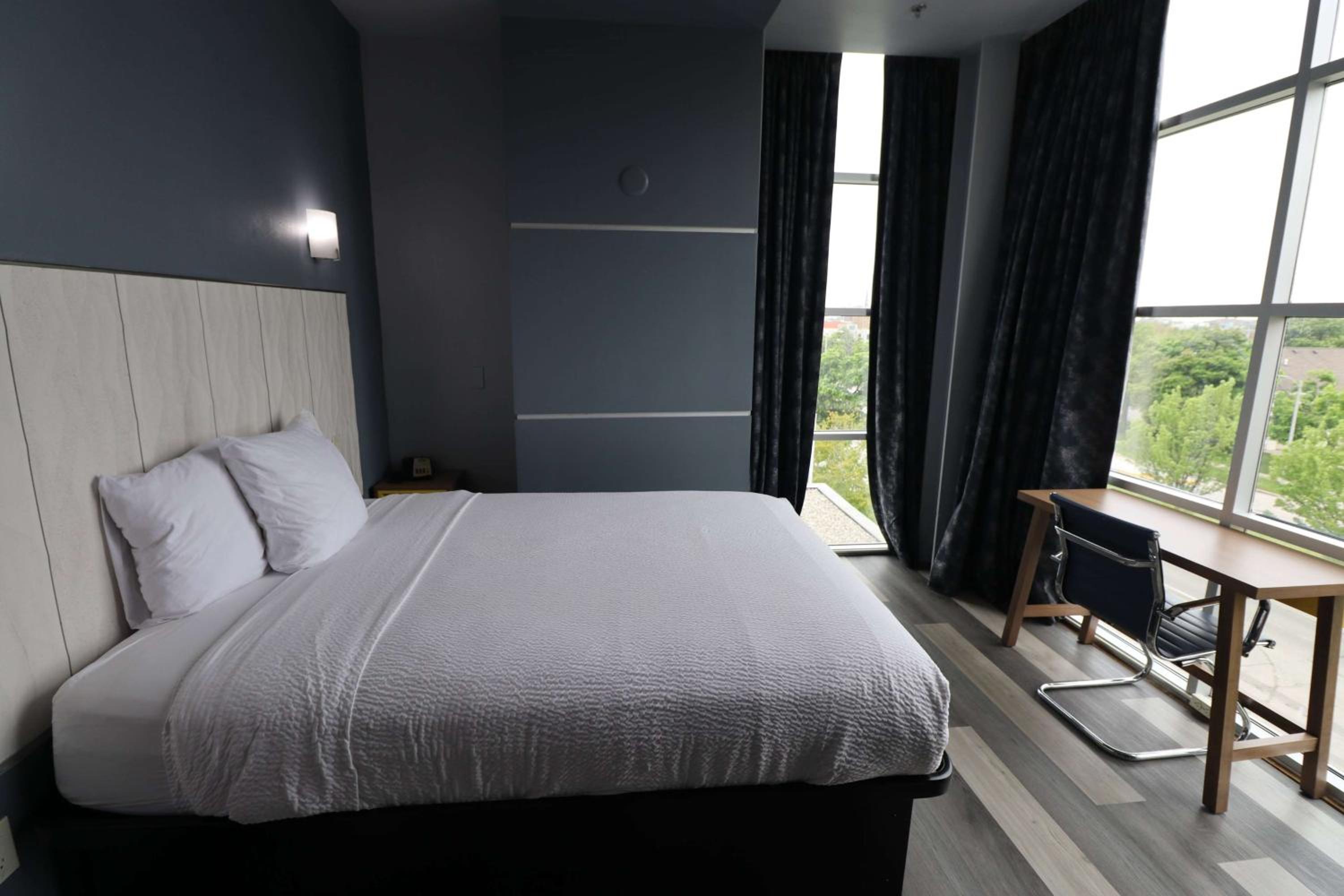 Queen Room - Disability Access/Non-Smoking - Photo 1