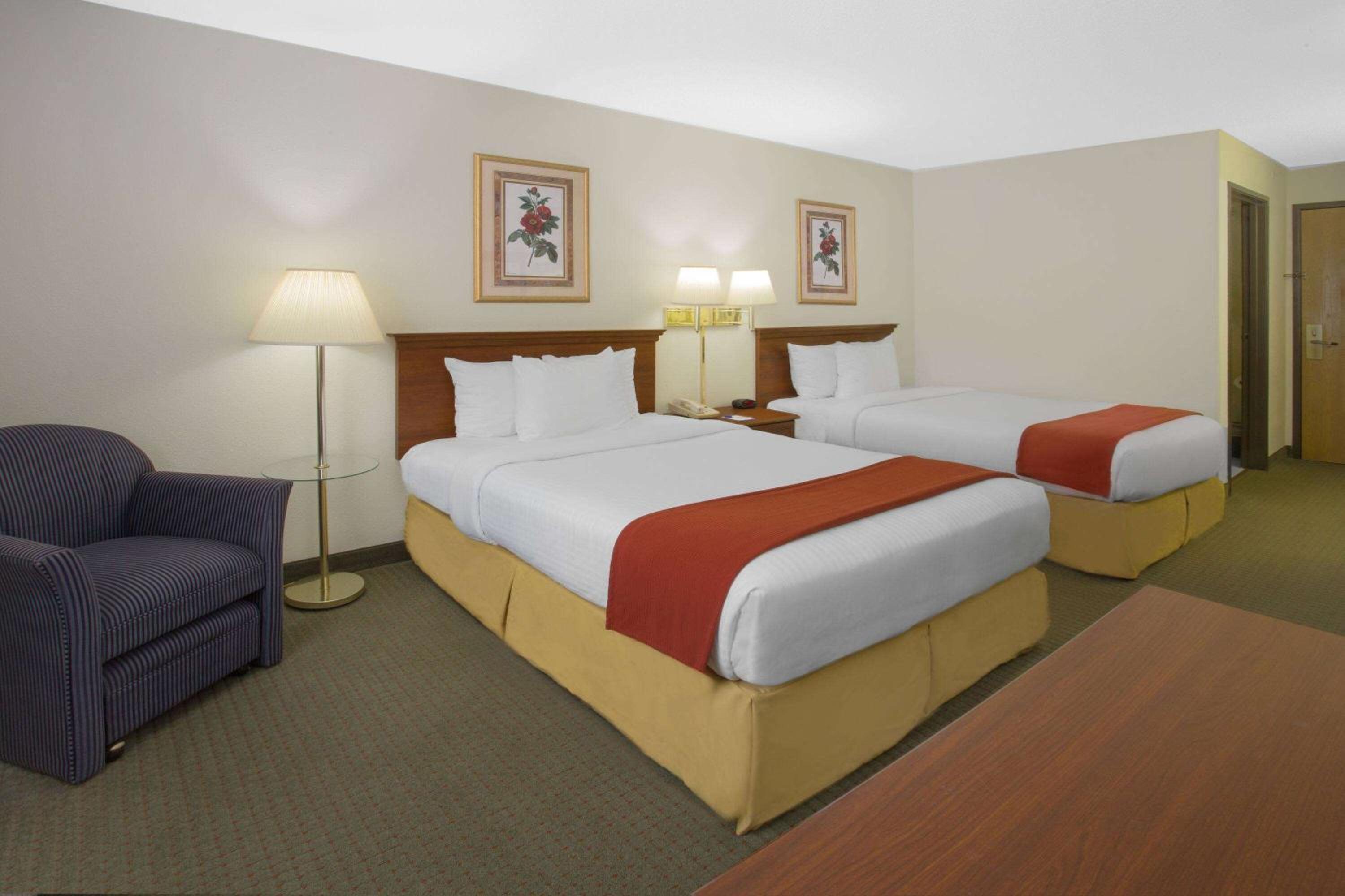 Double Room with Two Double Beds - Non-Smoking - Photo 1