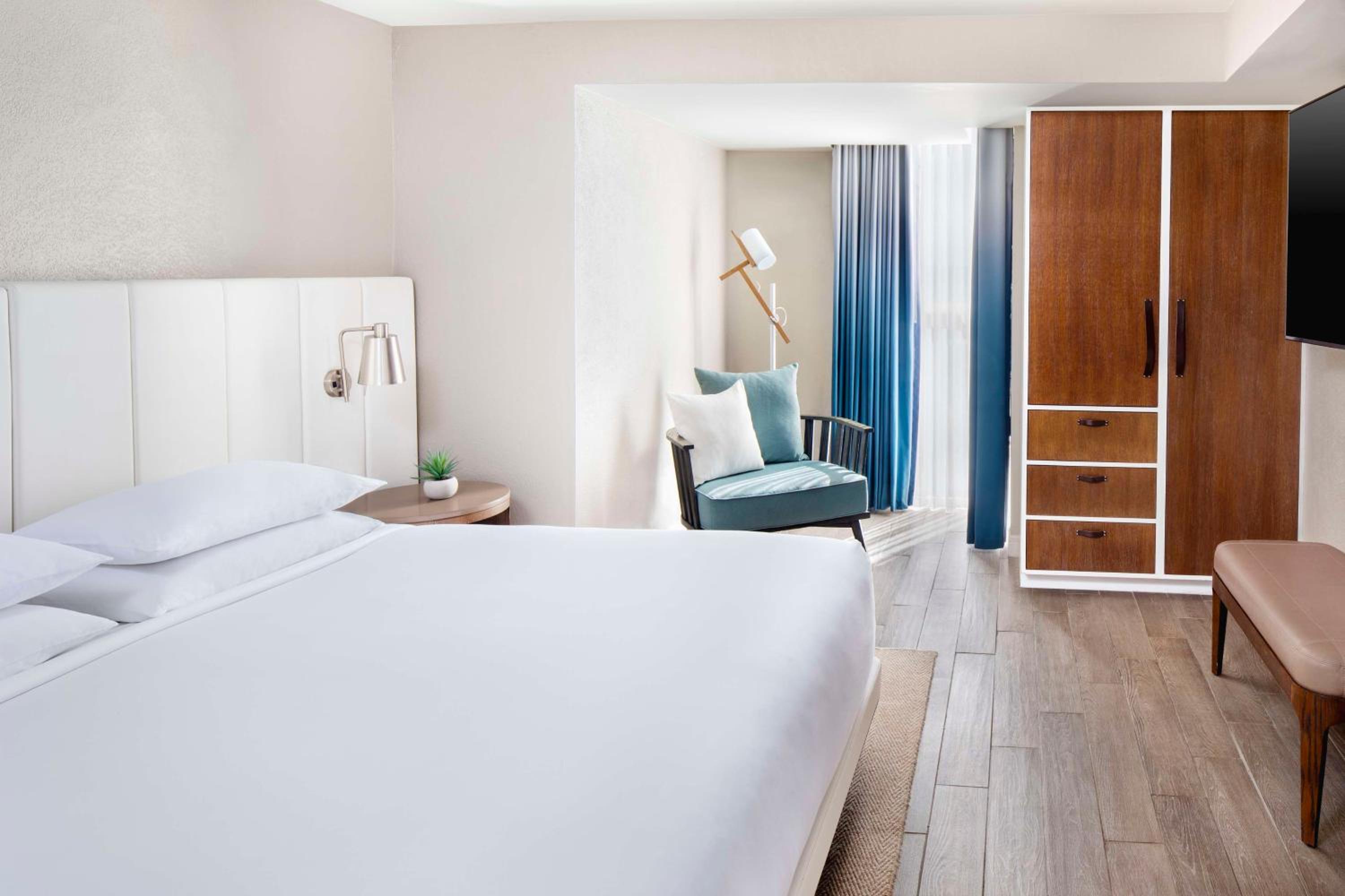 Family Suite with Resort View - Photo 5