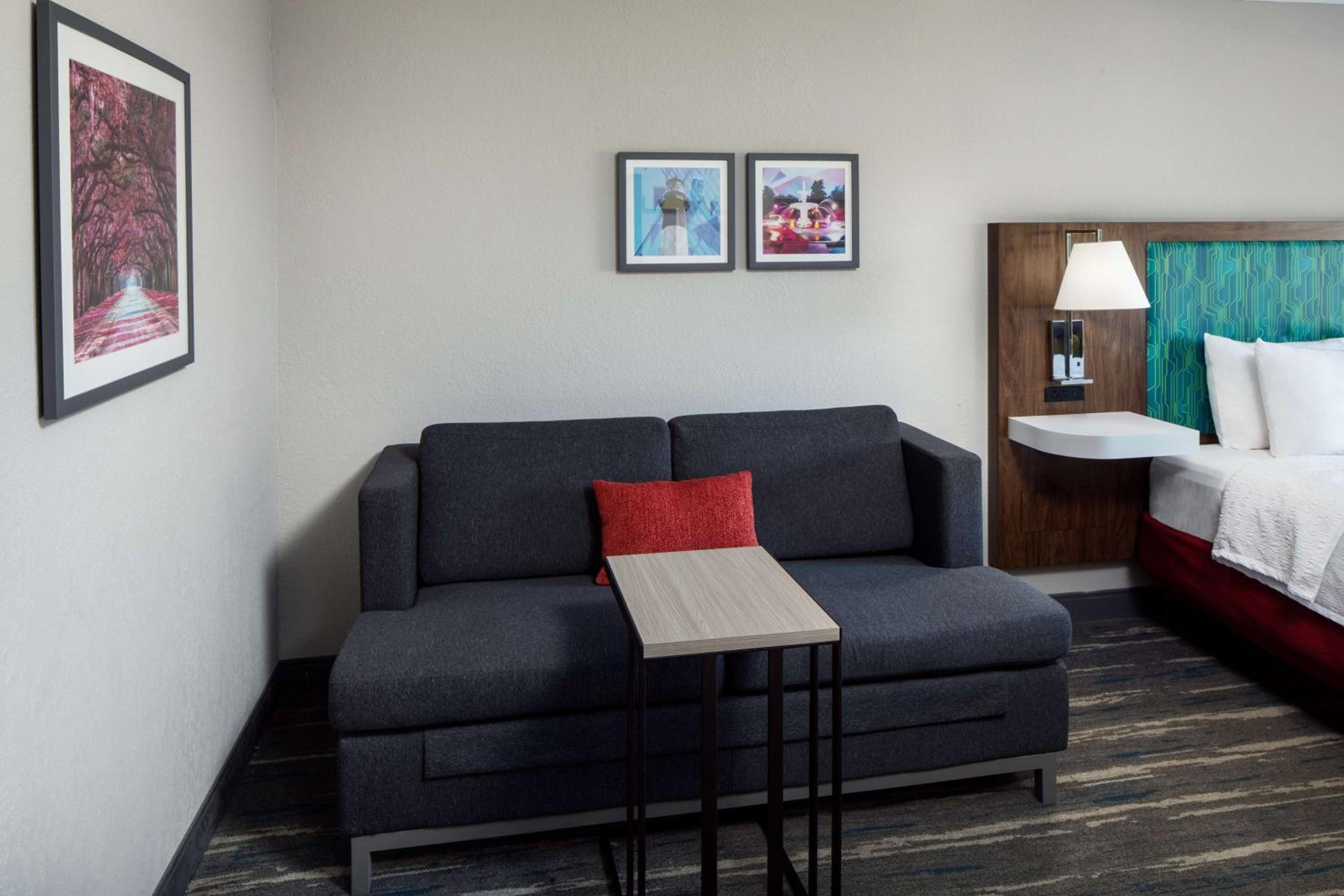 King Room with Sofa Bed - Non-Smoking - Photo 3
