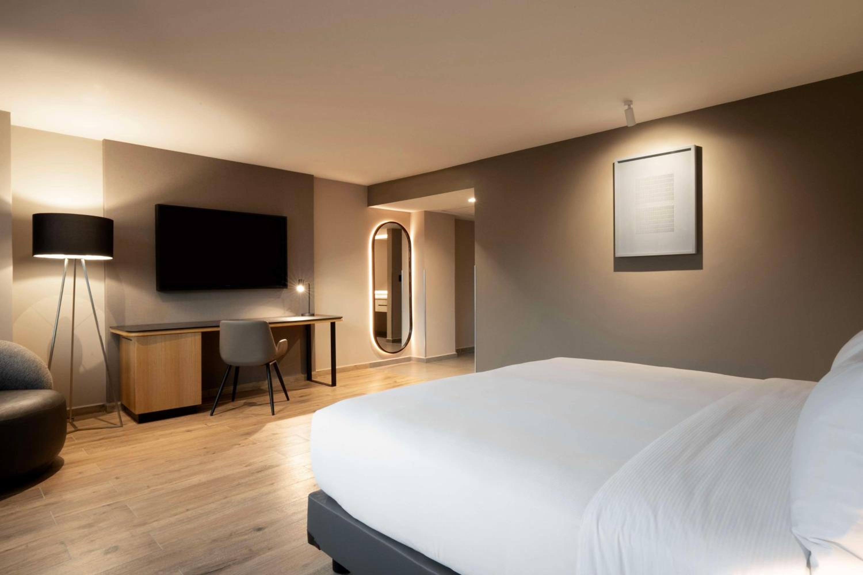 Deluxe King Room - Photo 1