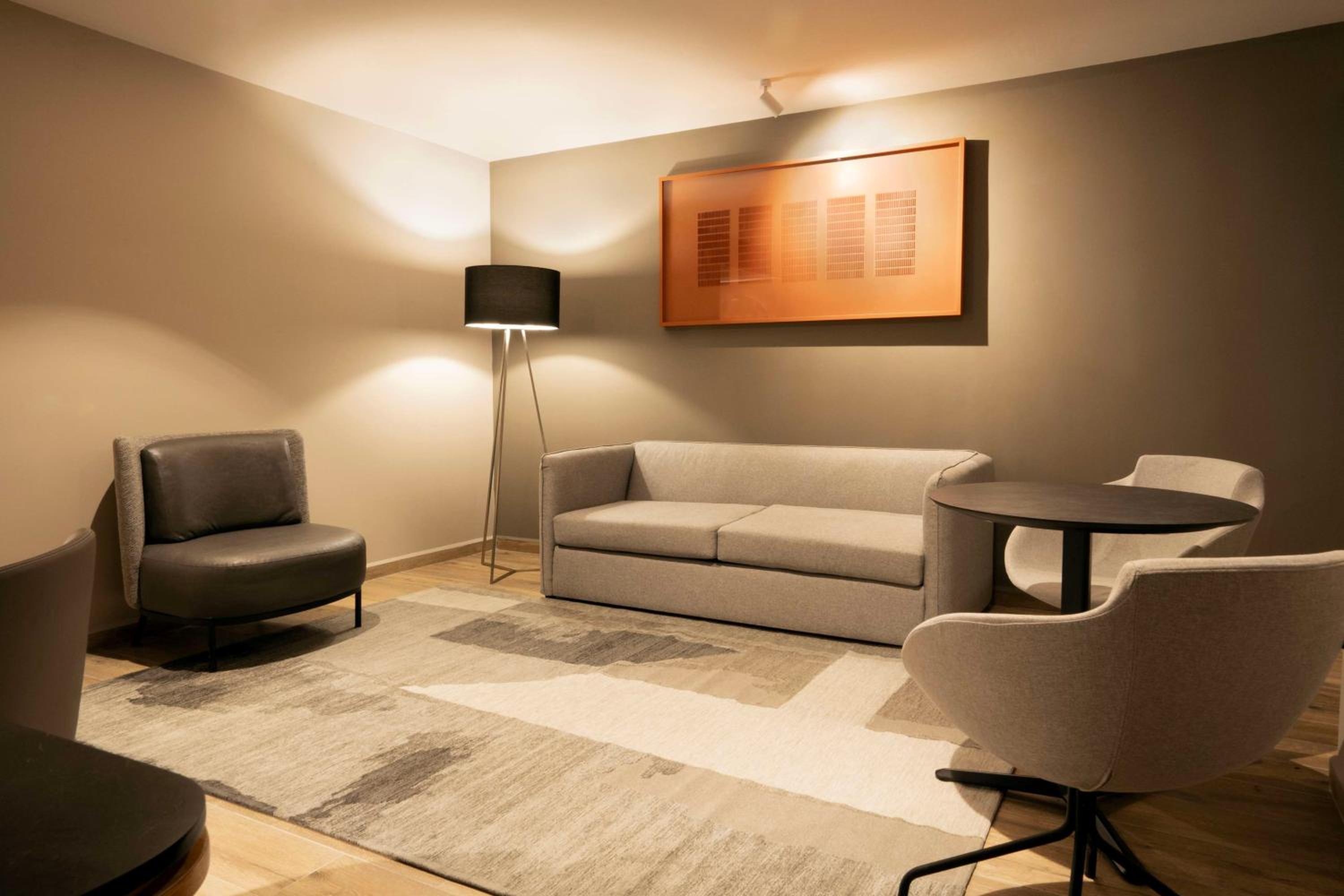 Junior King Suite with Seating Area - Photo 6