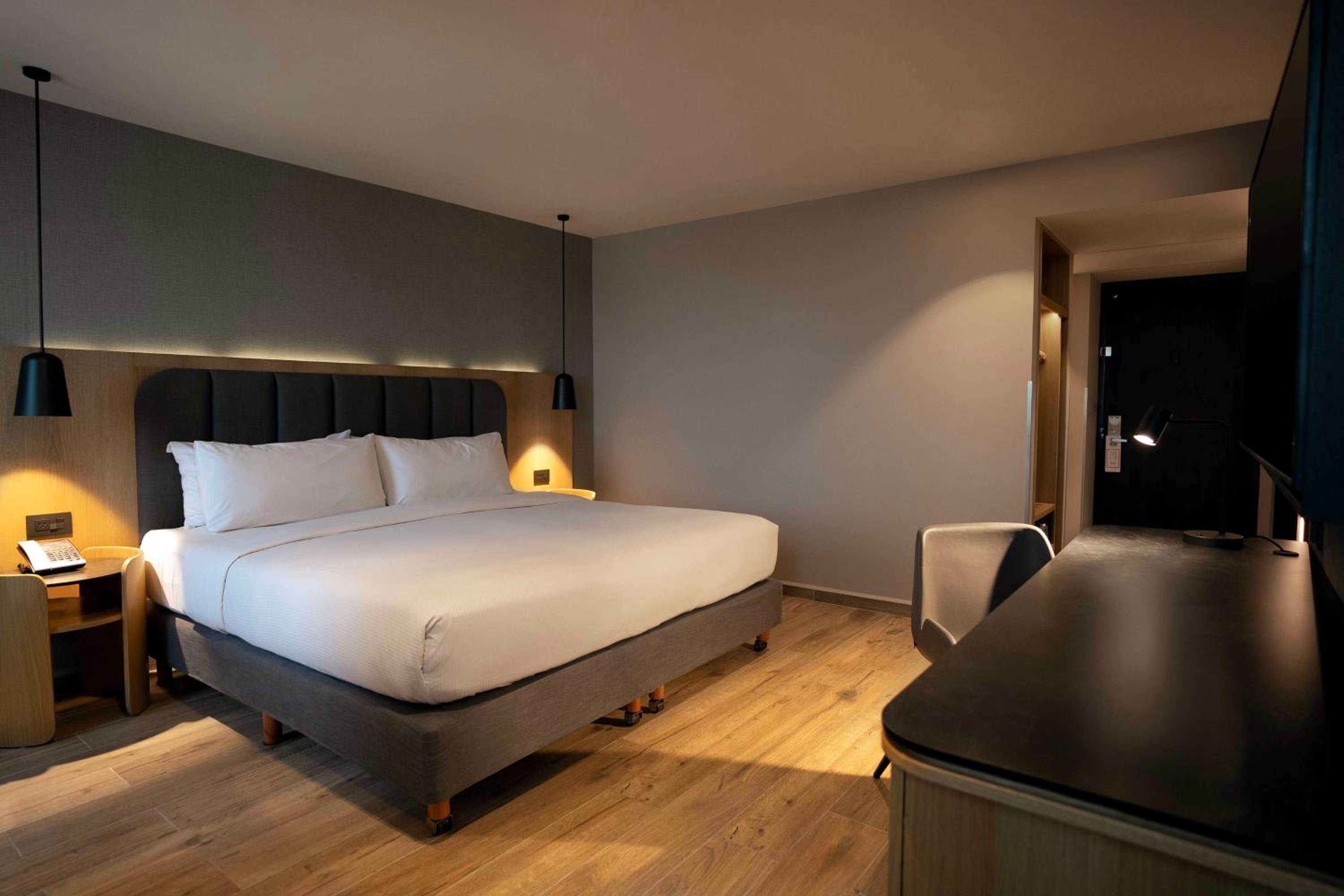 King Guest Room - Photo 2