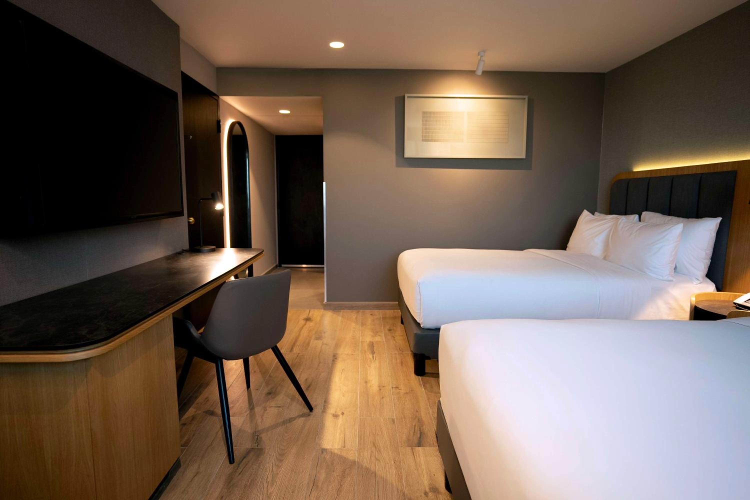 Double Room with Two Double Beds - Photo 3