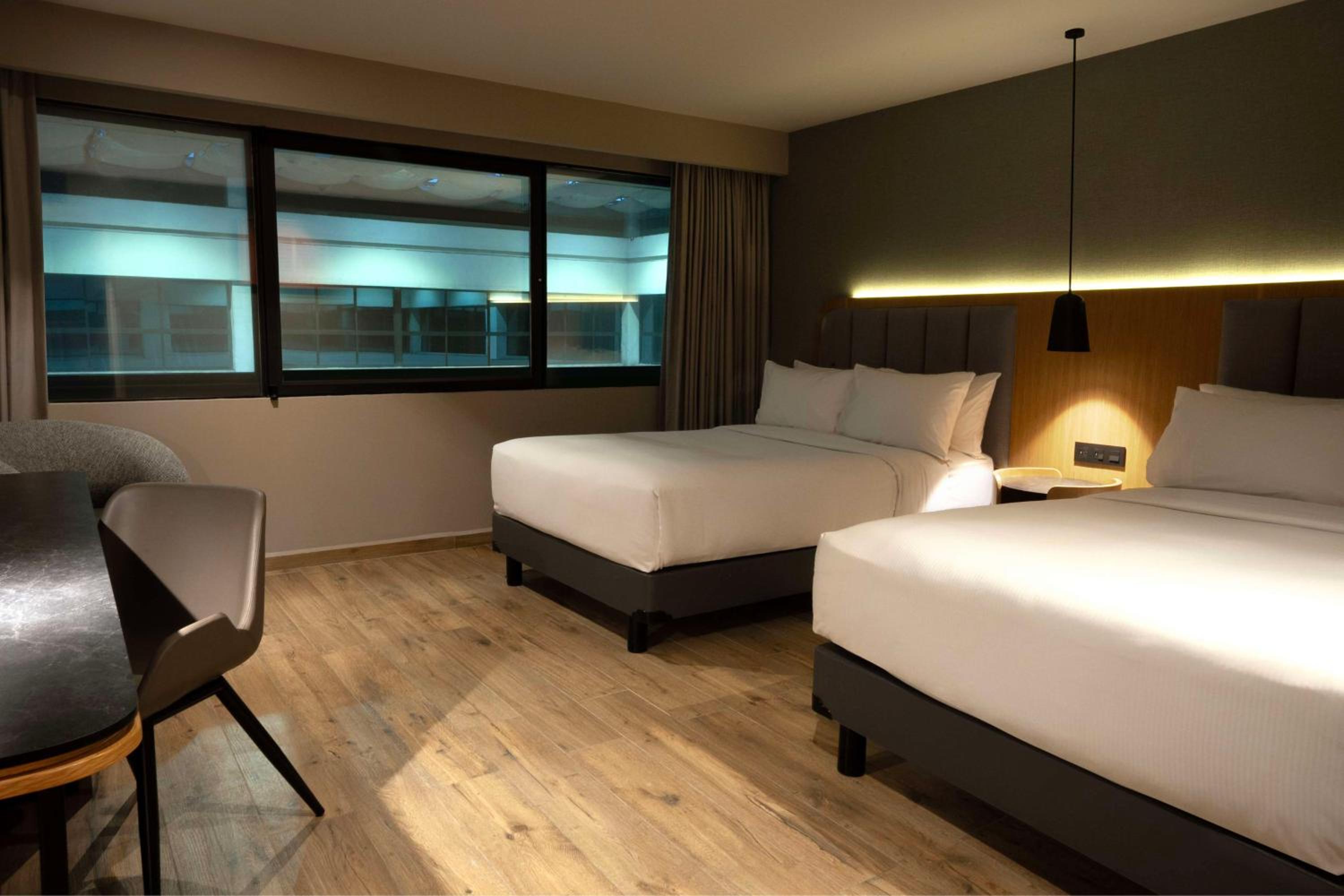 Deluxe Double Room with Two Double Beds - Photo 3