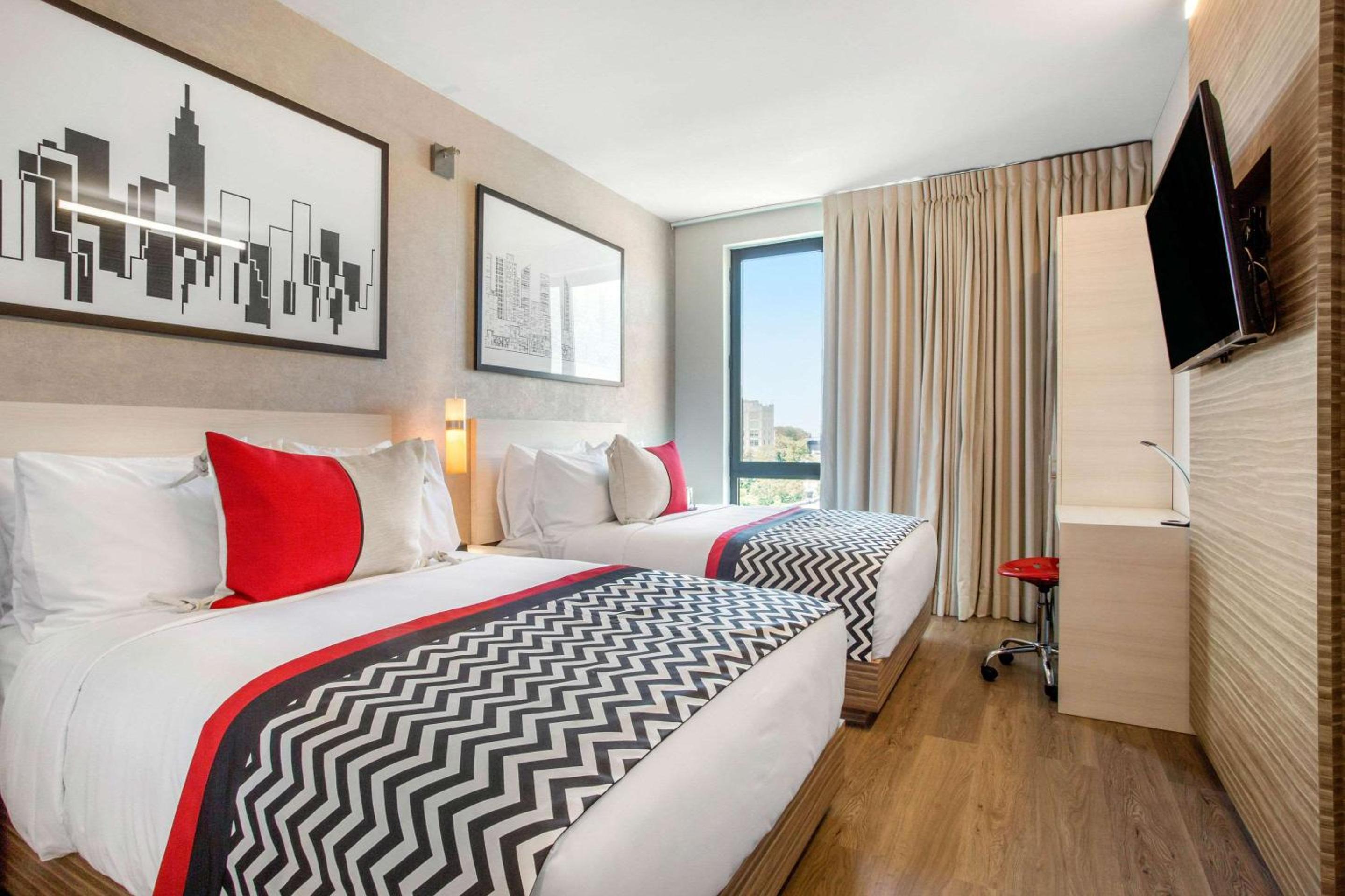 Double Room with Two Double Beds - Non-Smoking photo 2