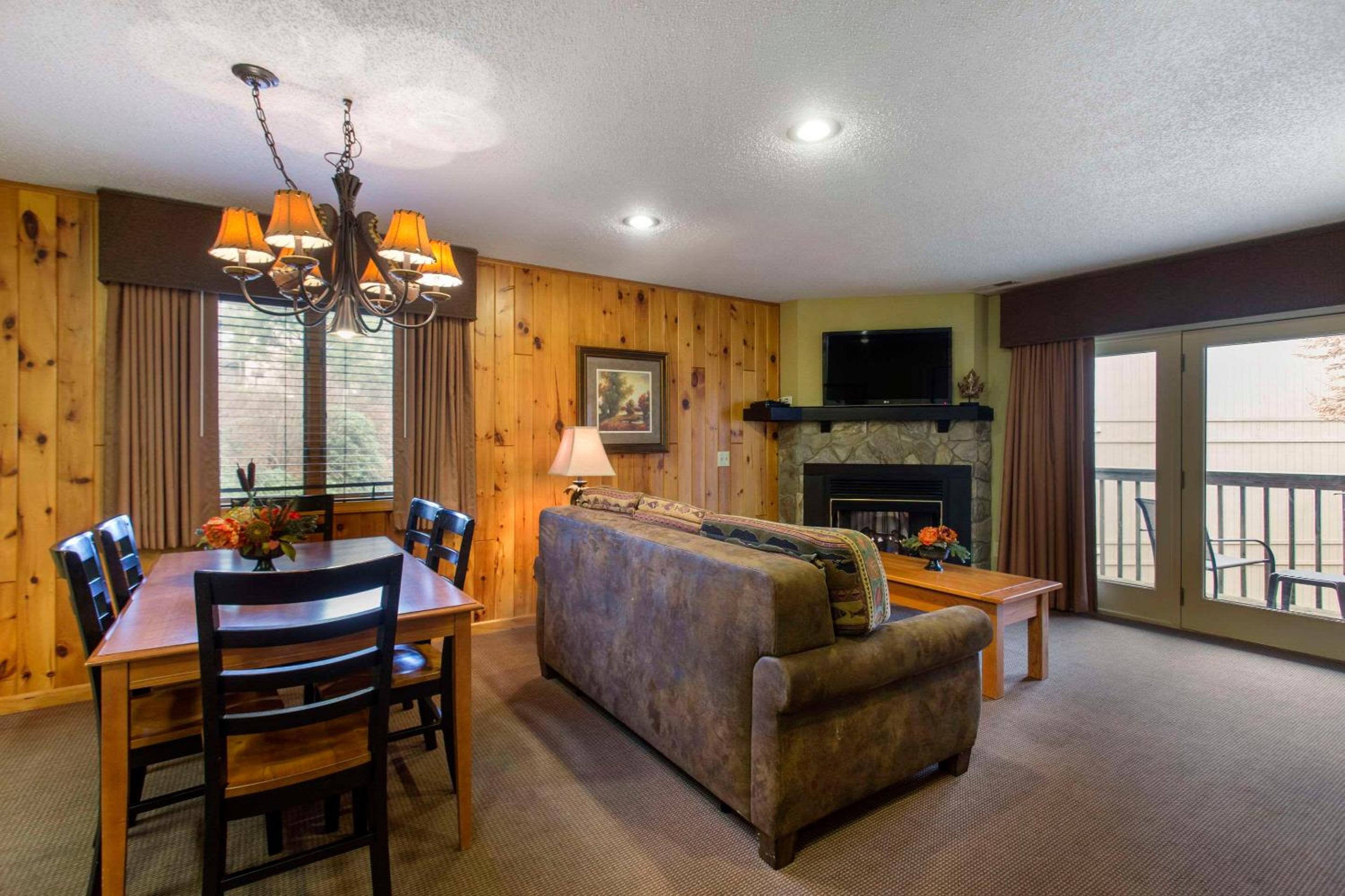 Two-Bedroom Suite photo 3