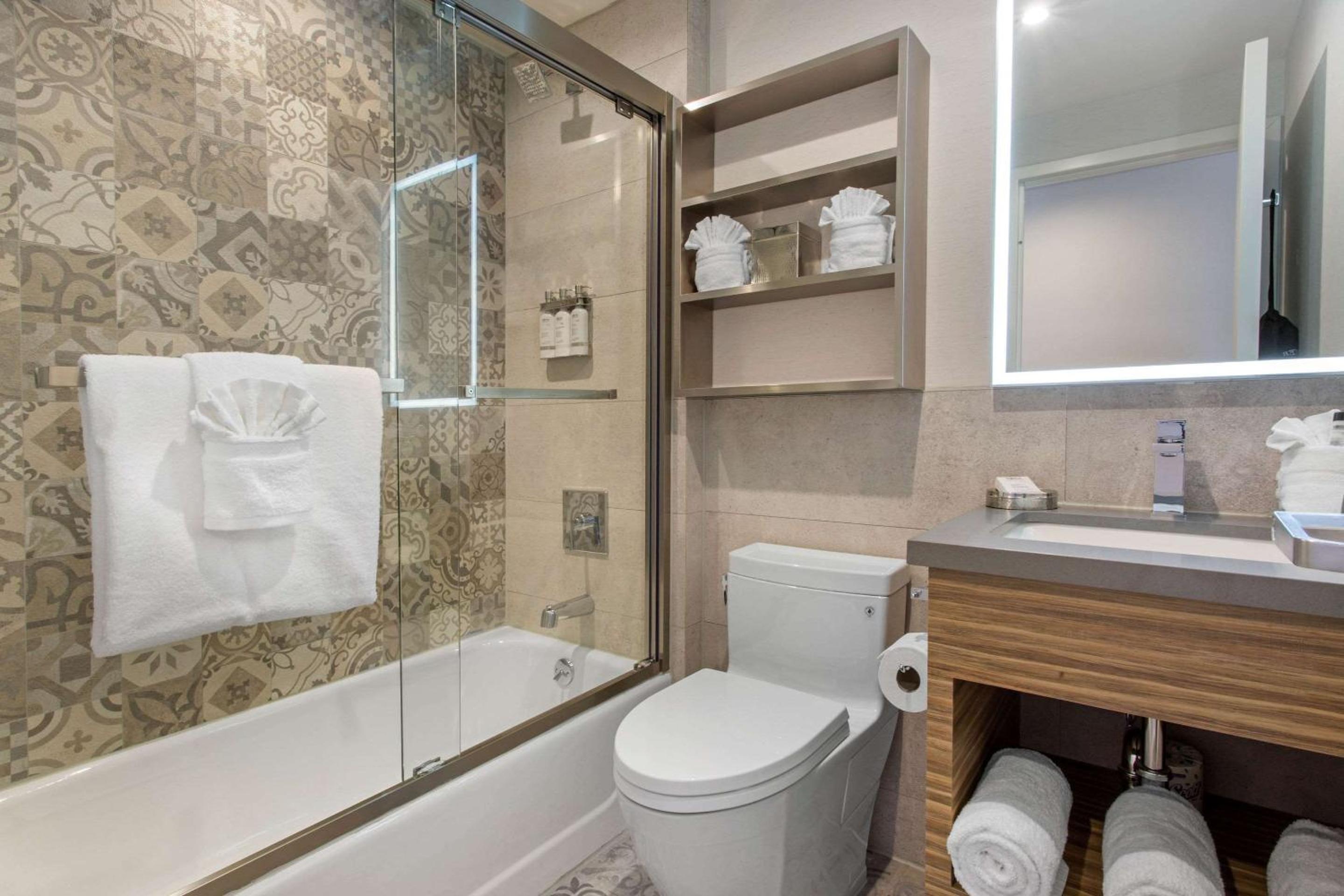 Double Room with Two Double Beds - Non-Smoking photo 3
