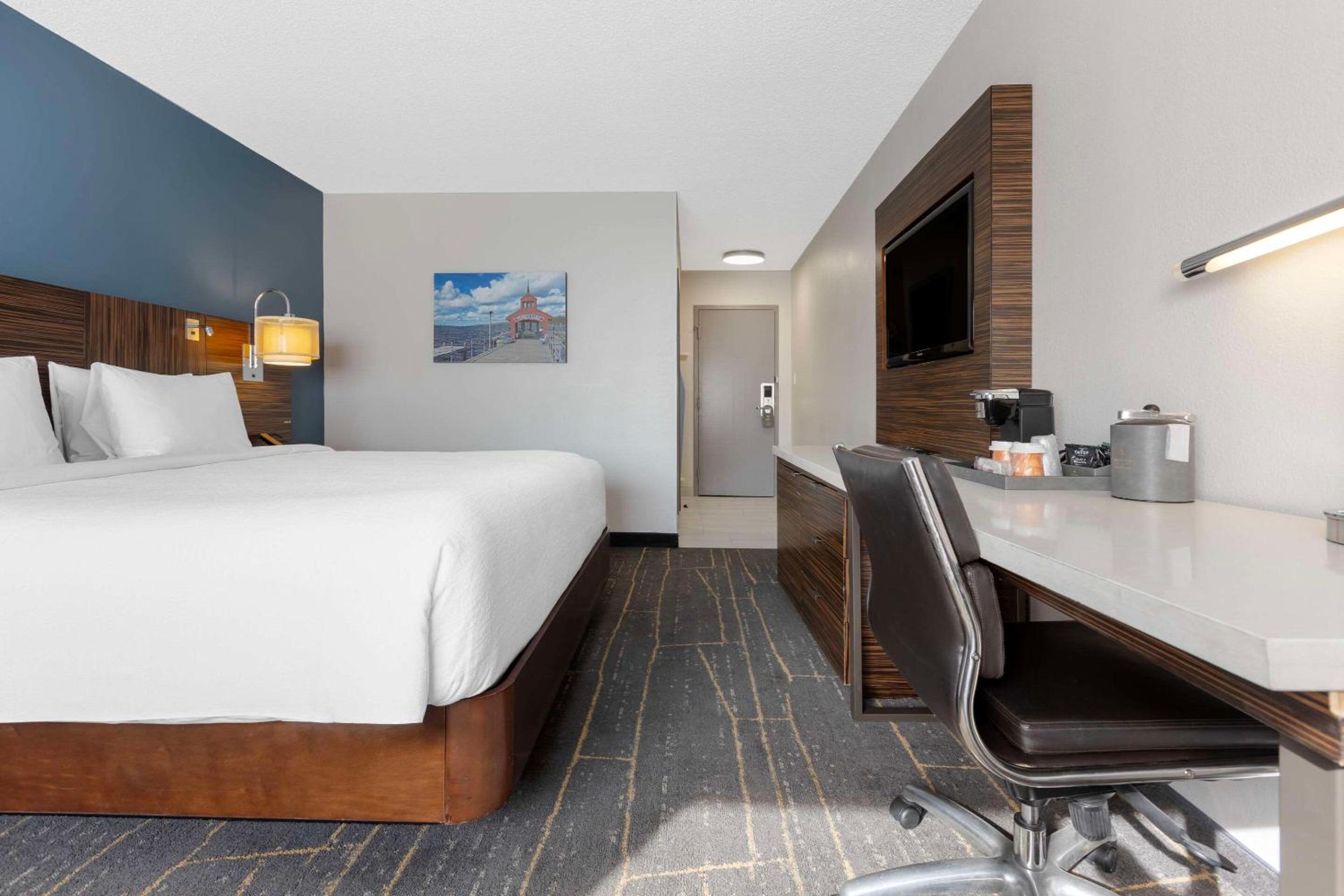 Standard King Room - Photo 6