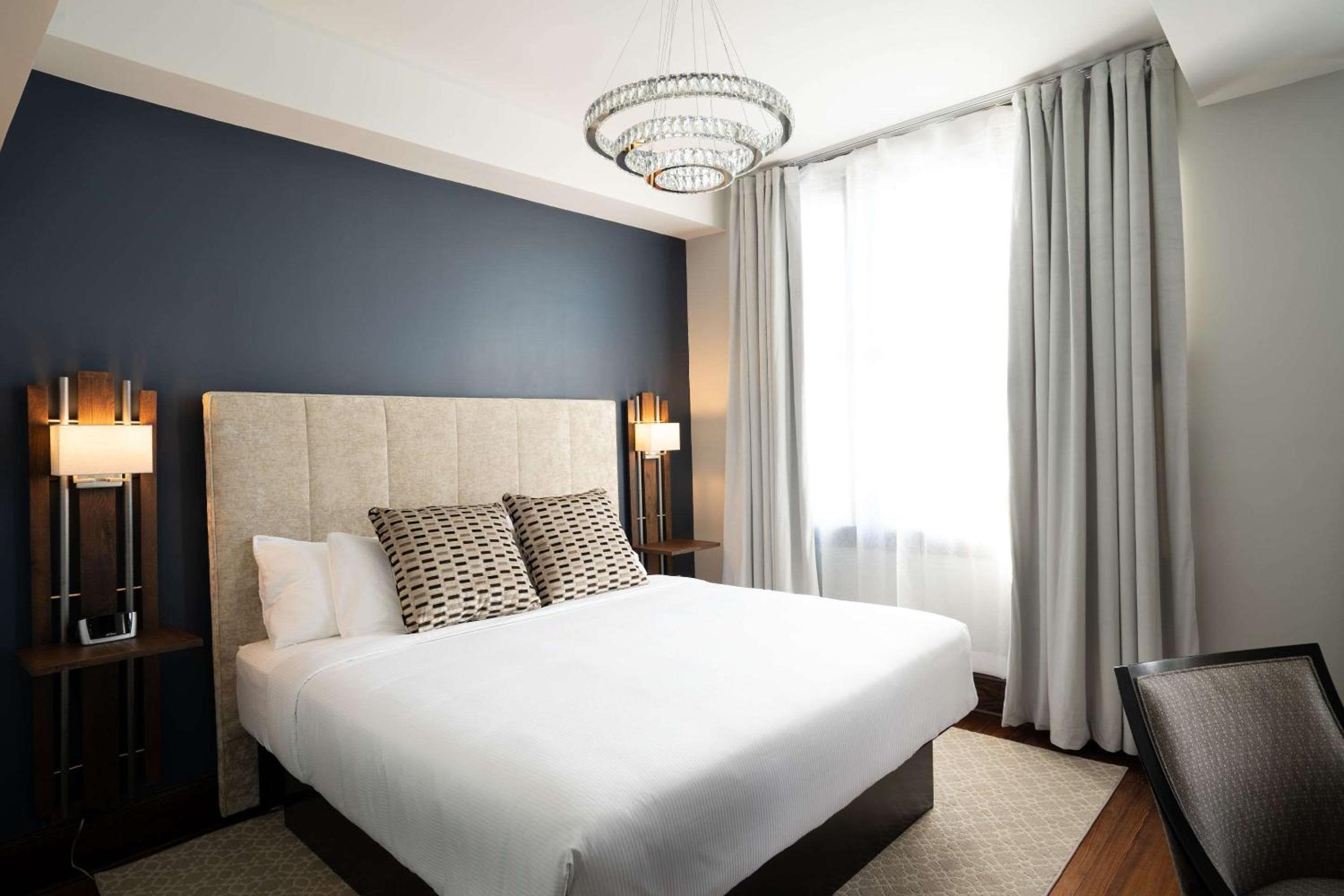 King Room - Non-Smoking - Photo 1