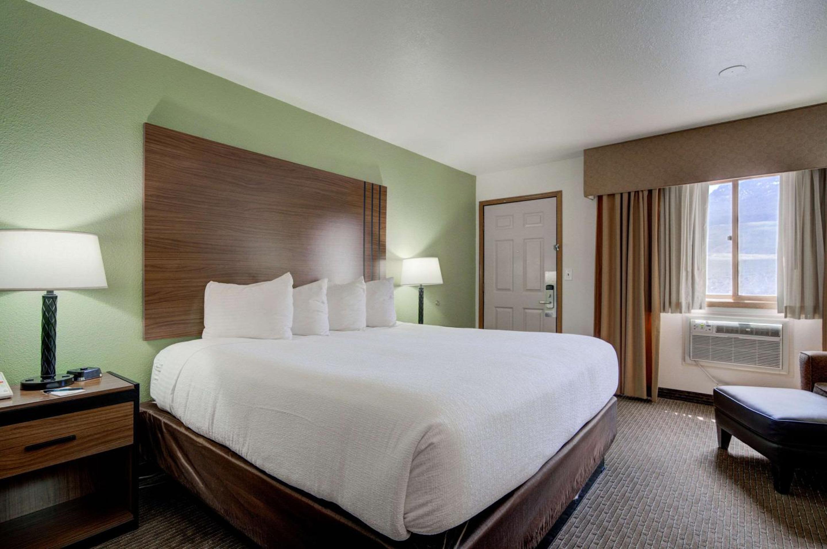 King Room with Mountain View - Non-Smoking photo 1