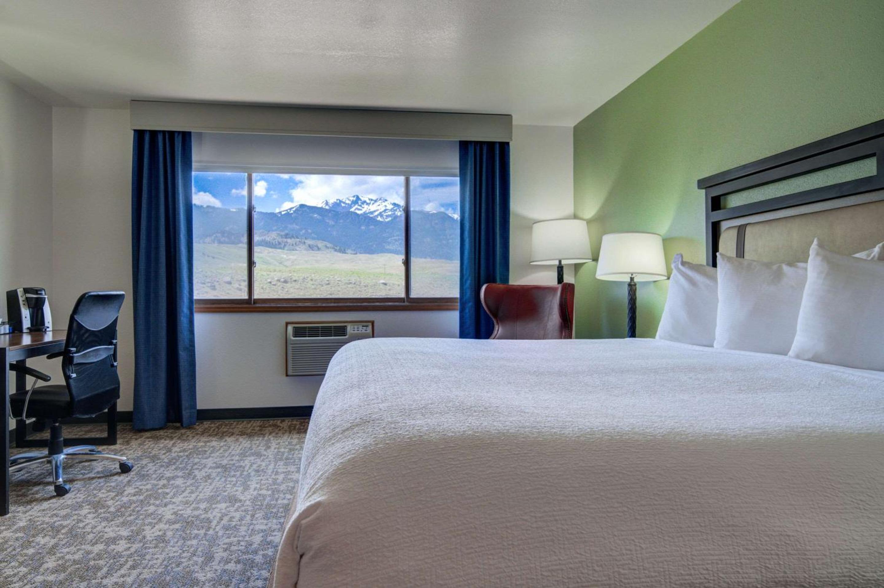 King Room with River View - Non-Smoking photo 3