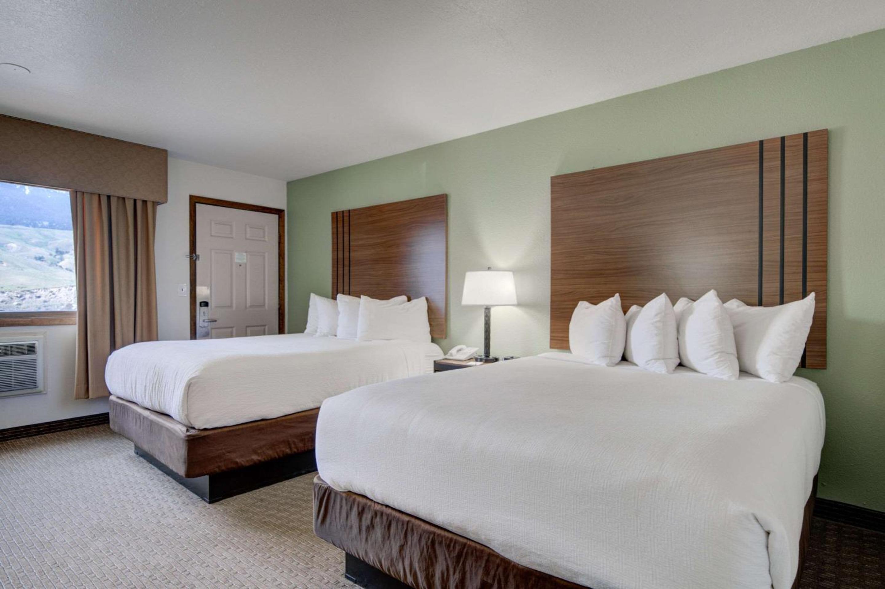 Queen Room with Two Queen Beds and Mountain View - Non-Smoking photo 1