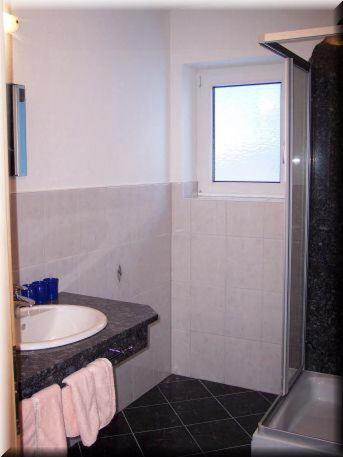 Standard One-Bedroom Apartment - Photo 2