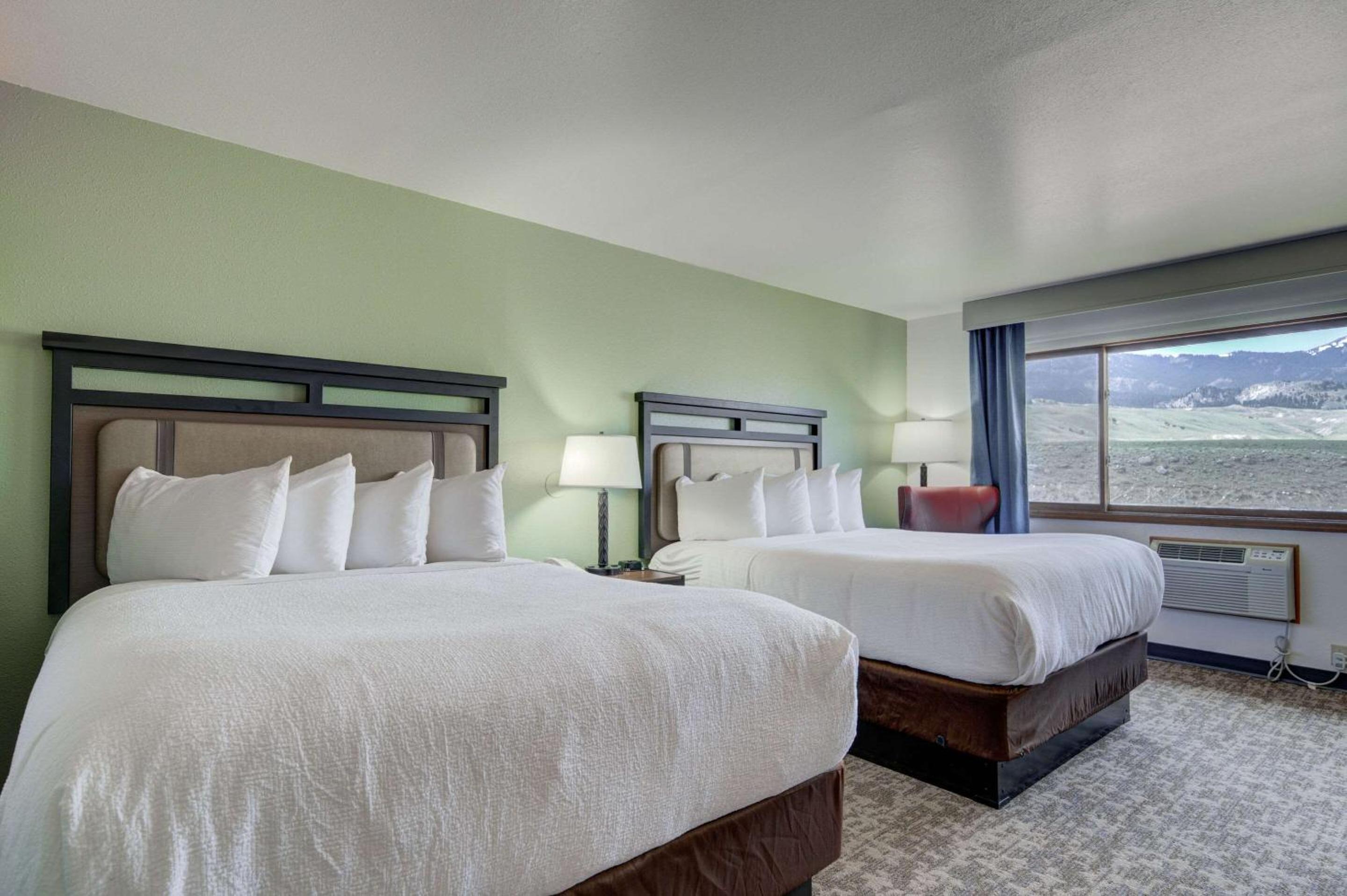 Queen Room with Two Queen Beds and River View - Non-Smoking photo 1