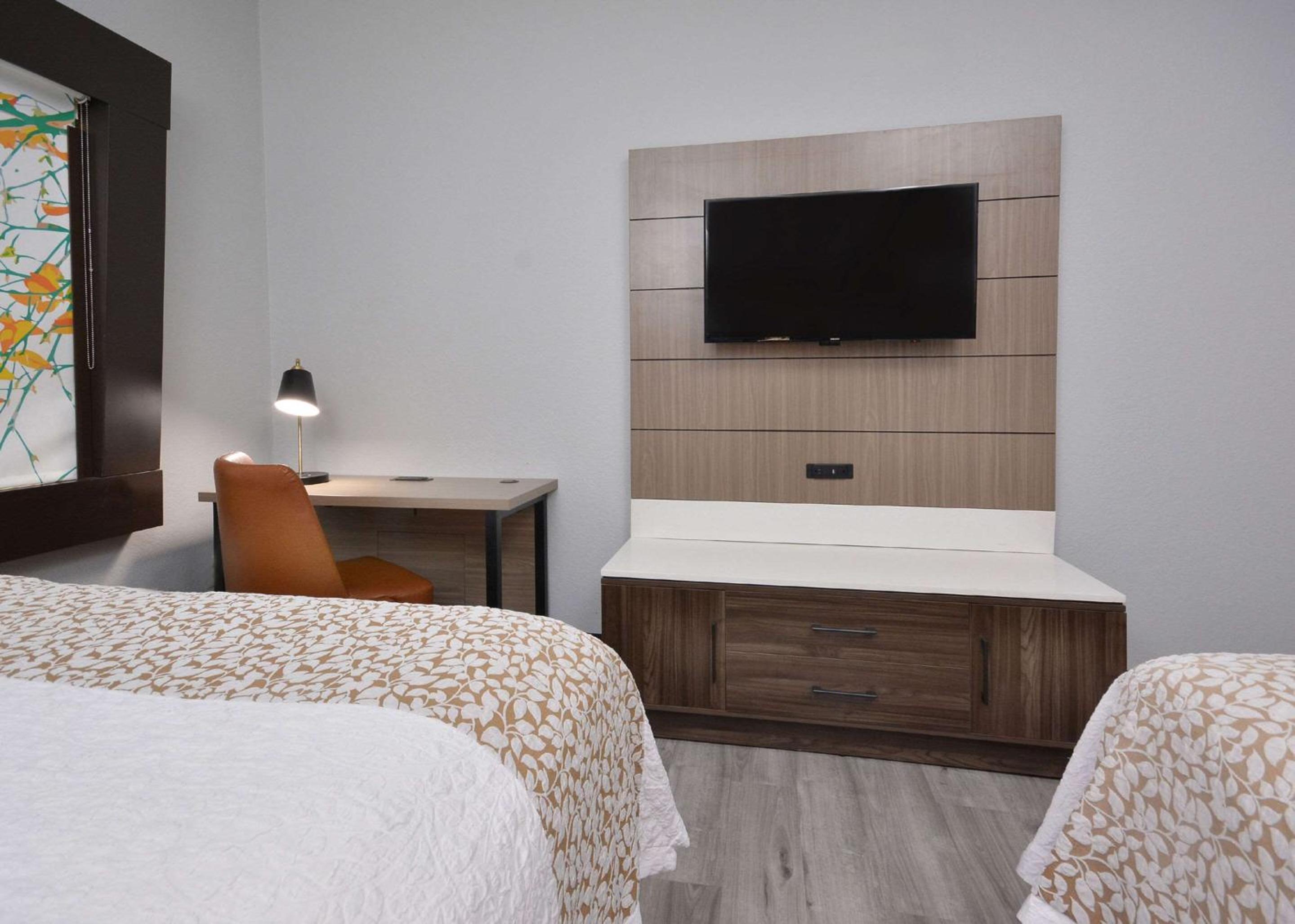 Family Room - Non-Smoking - Photo 8