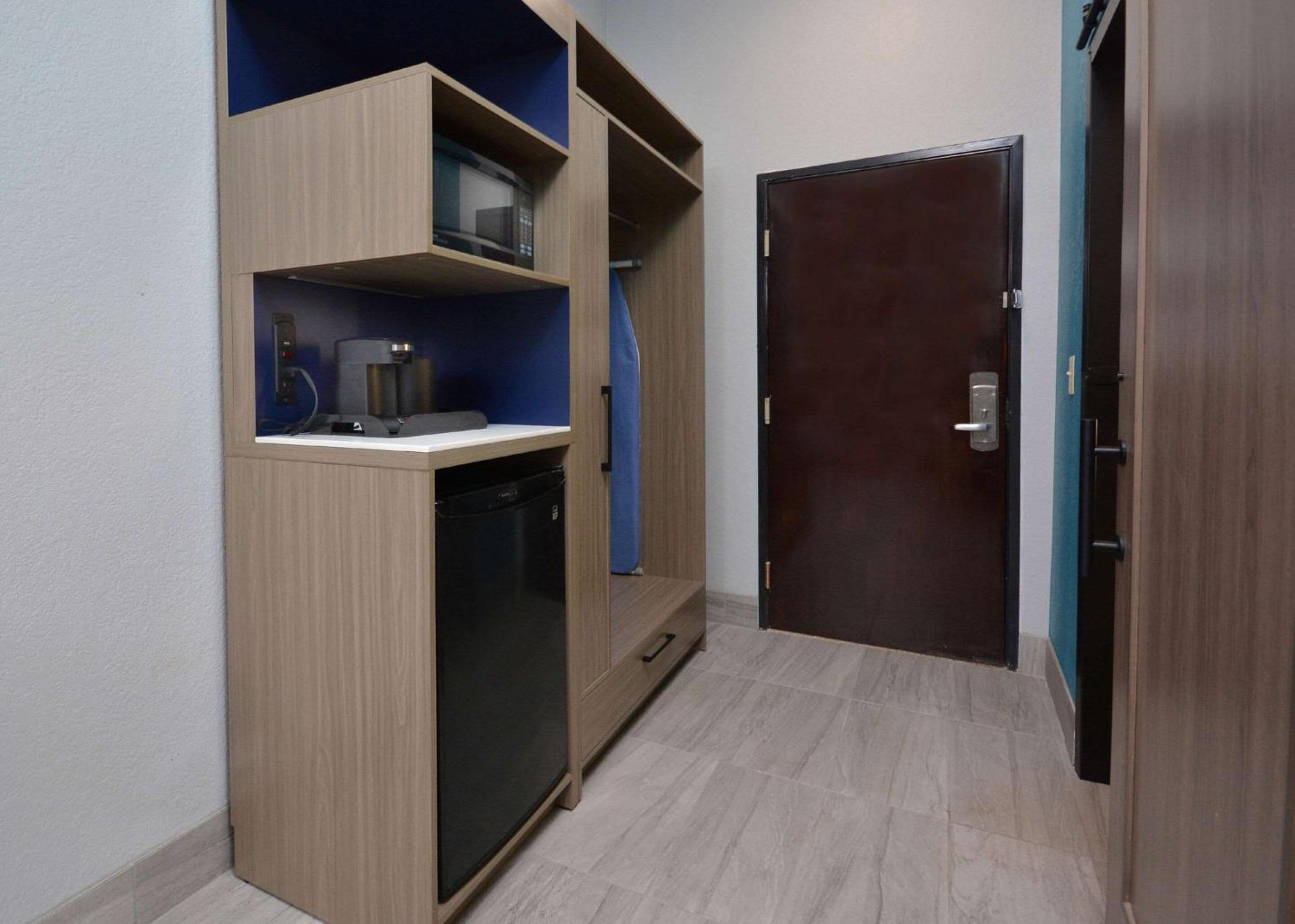 Family Room - Non-Smoking - Photo 9