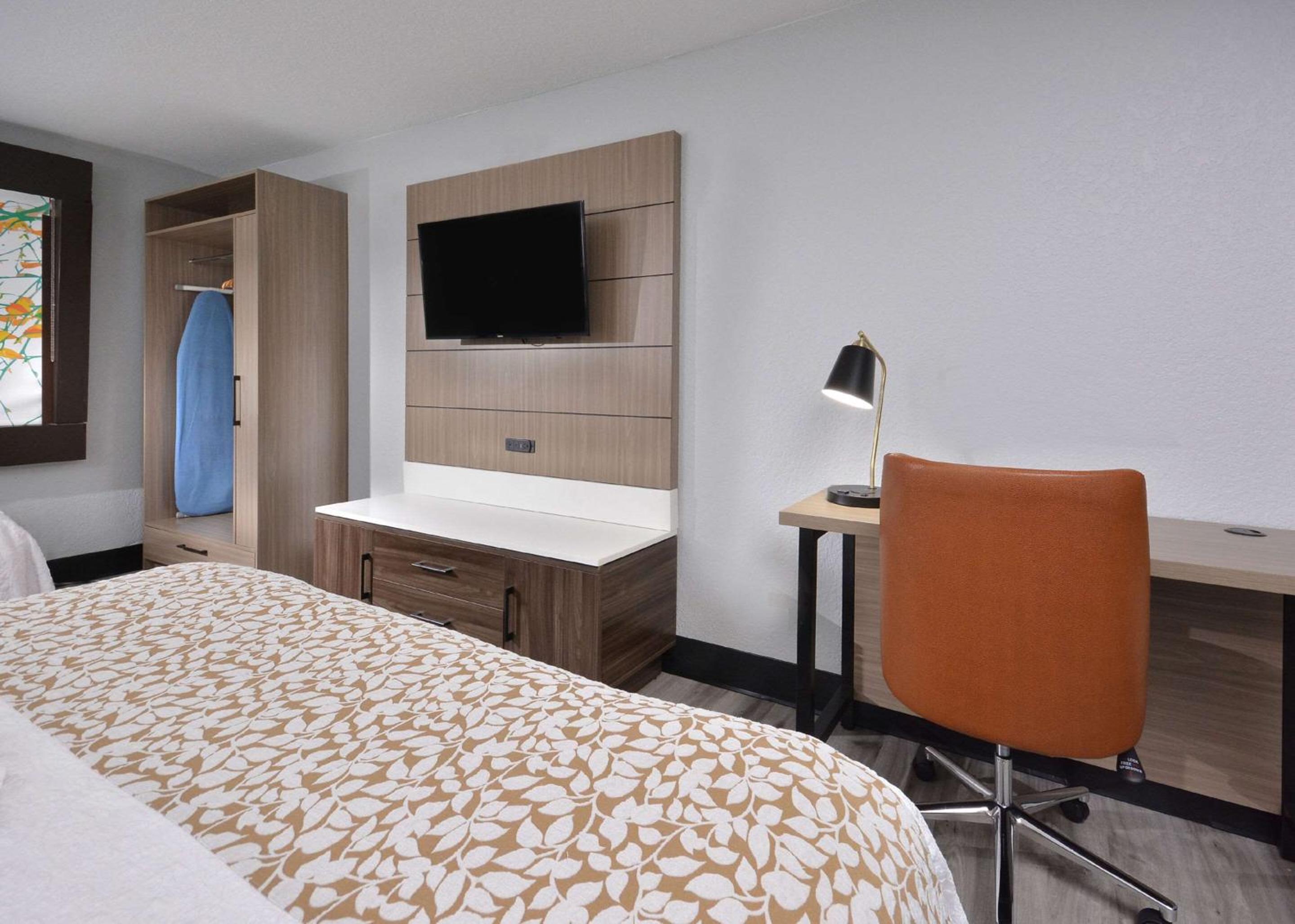 Family Room - Non-Smoking - Photo 12