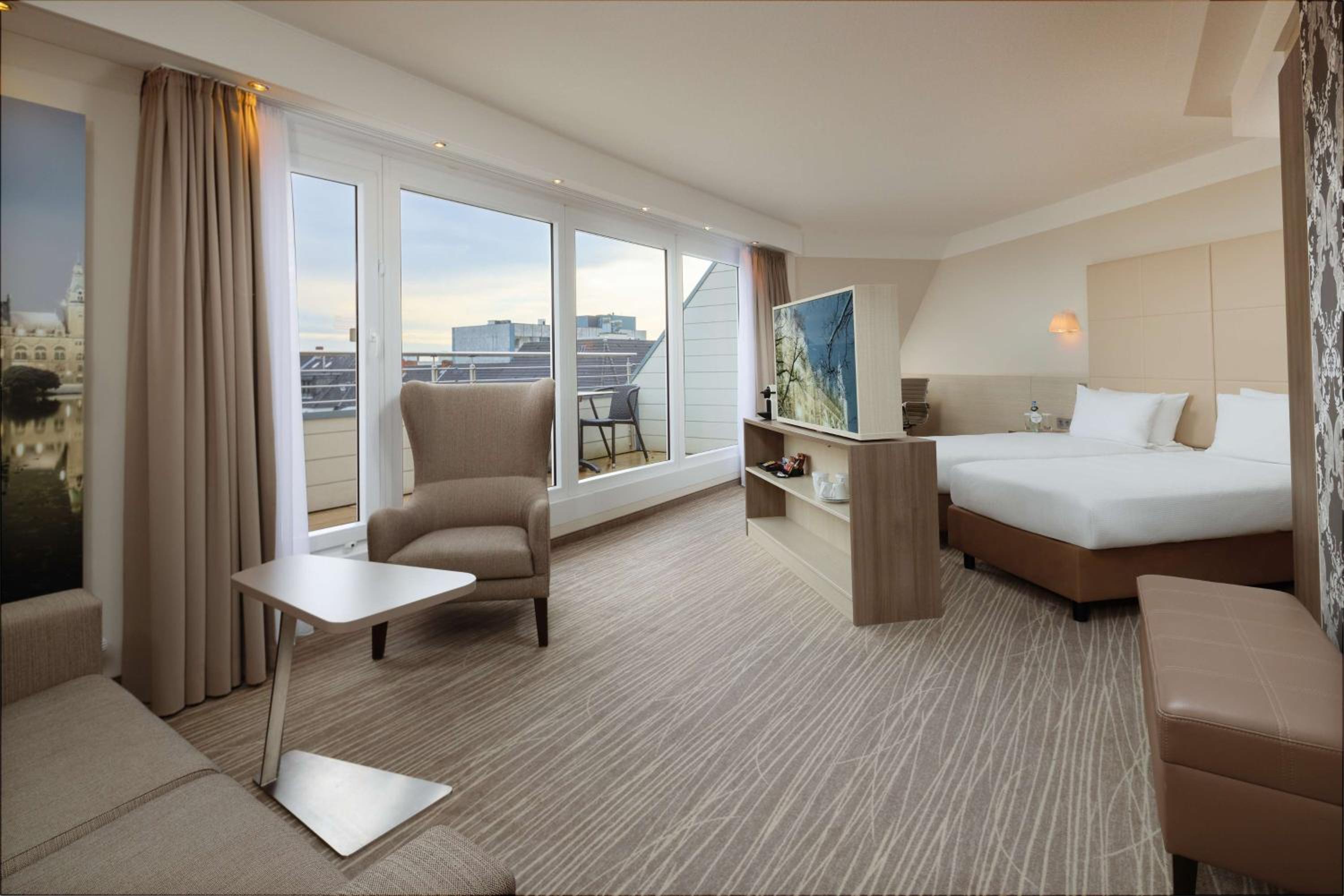 Junior King Suite with Balcony photo 2