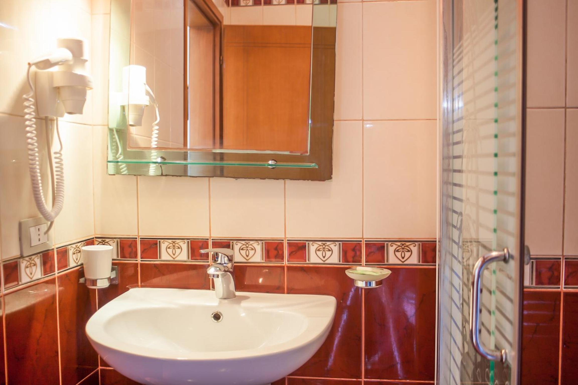 Quadruple Room with Balcony and Side Sea View photo 2